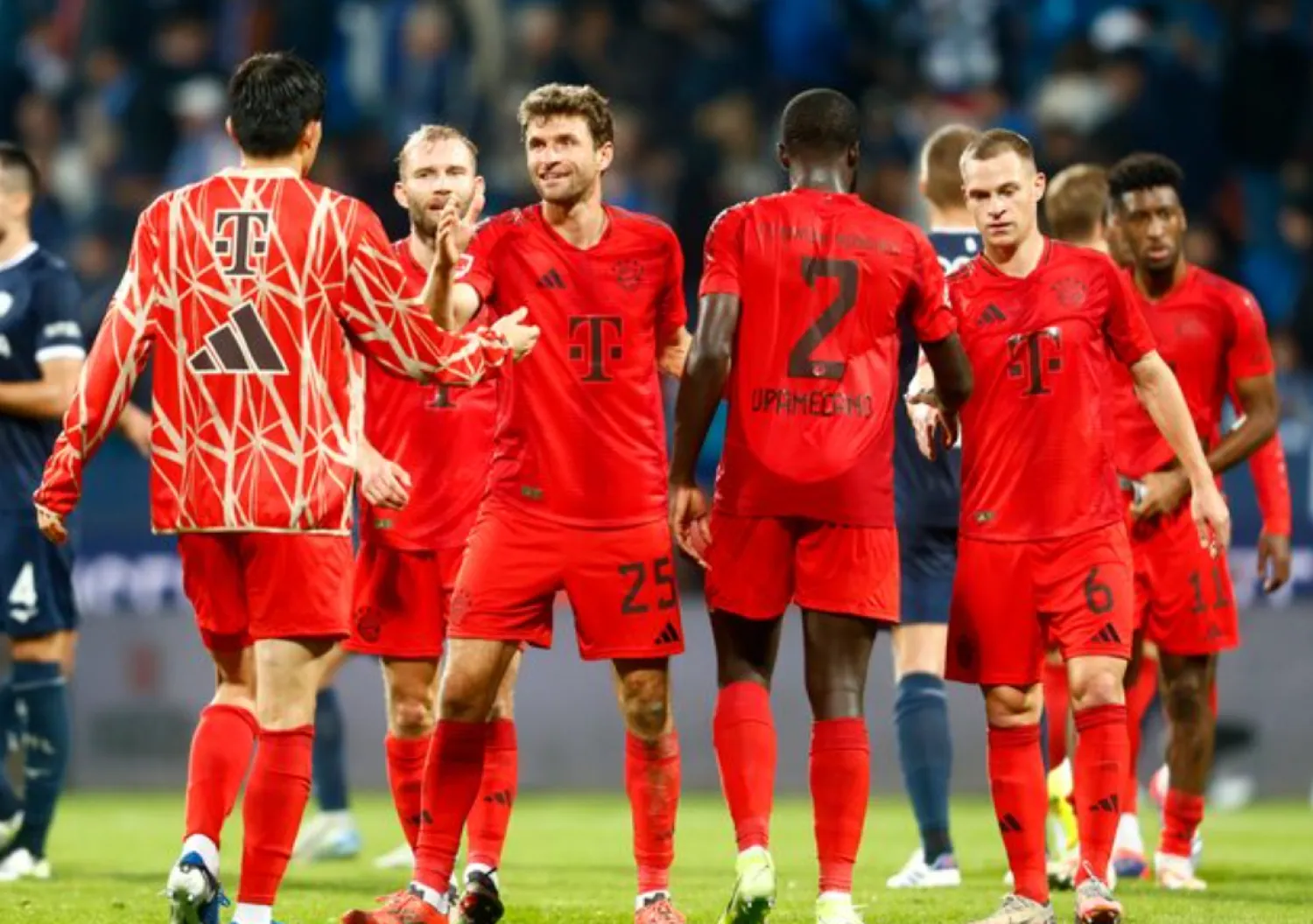 Soccer Football - Bundesliga - VfL Bochum v Bayern Munich - Vonovia Ruhrstadion, Bochum, Germany - October 27, 2024 Bayern Munich's Thomas Mueller celebrates with teammates after the match REUTERS/Leon Kuegeler 