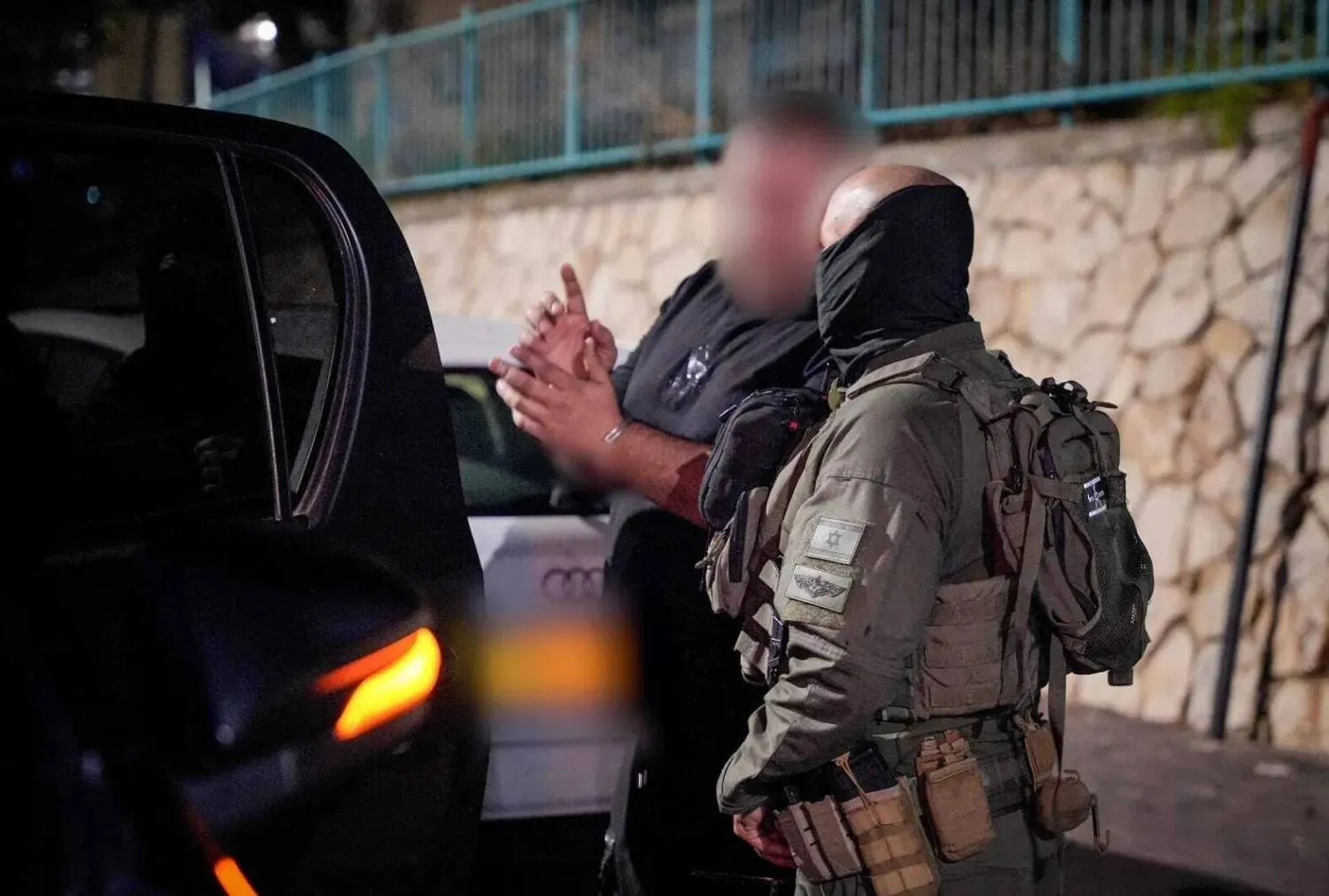 صورة نشرتها الشرطة الإسرائيلية لاعتقال رجل بشبهة التجسُّس لصالح إيران في 9 ديسمبر 2024 (أرشيفية)