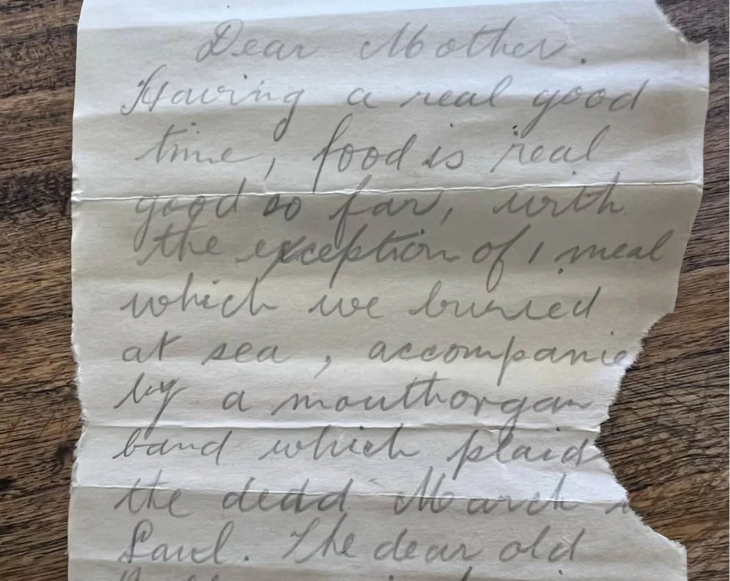 رسالة في زجاجة كتبها جندي إلى والدته قبل 109 أعوام (أ.ب)