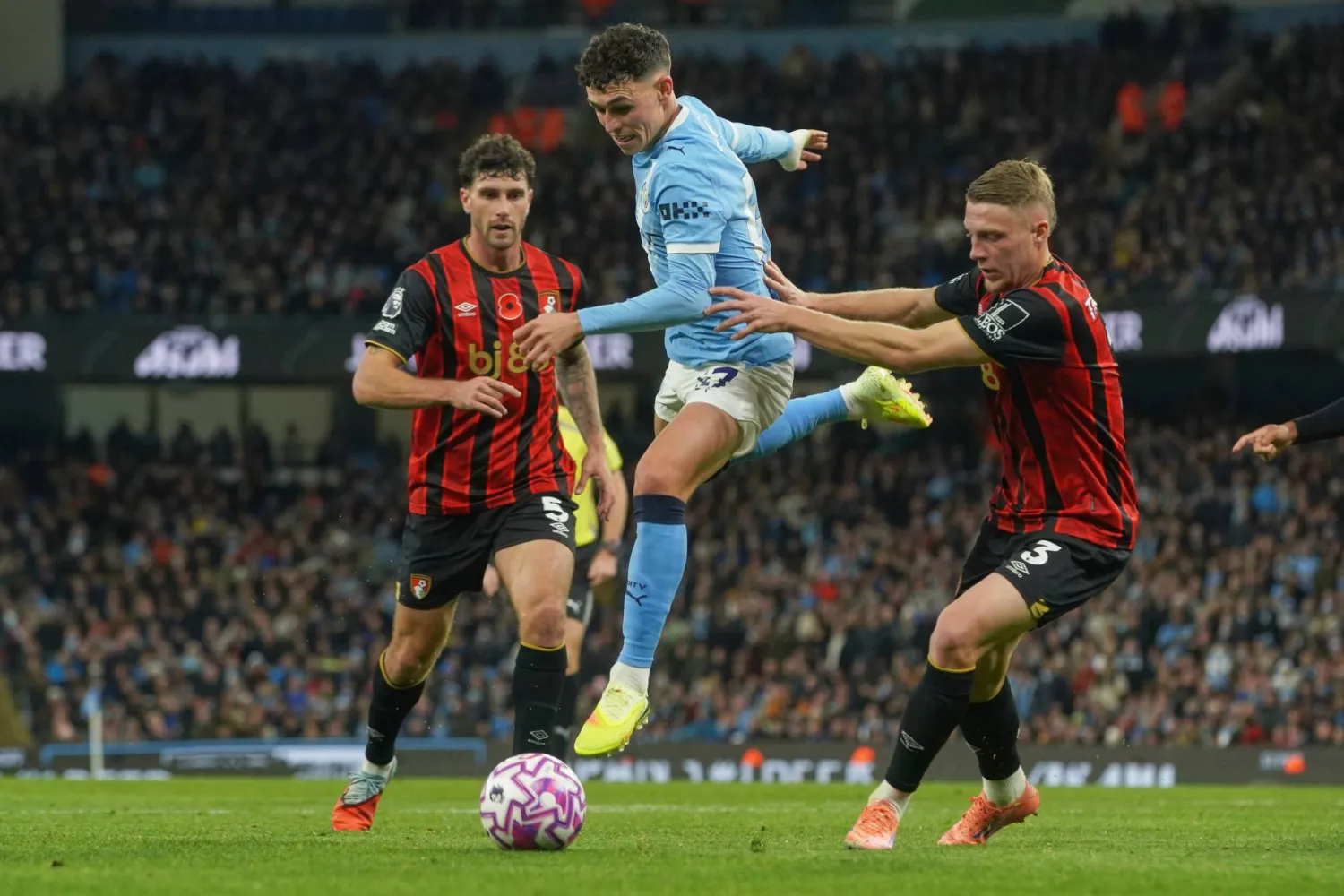 فيل فودين لاعب وسط مانشستر سيتي (أ.ب) 