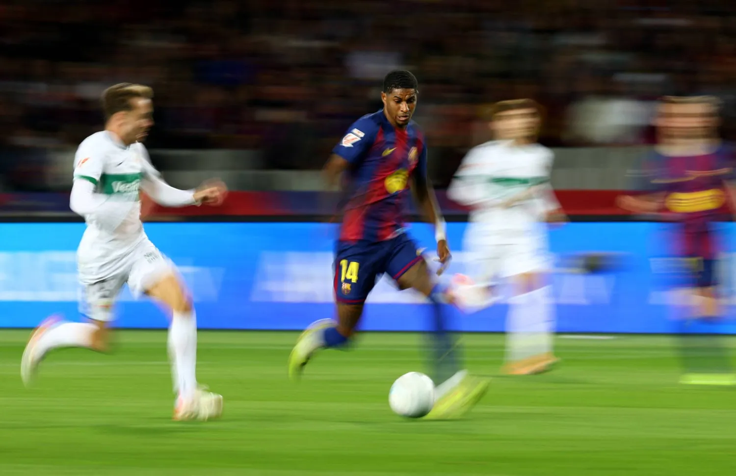 ماركوس راشفورد مهاجم برشلونة تألق ضد التشي (رويترز)