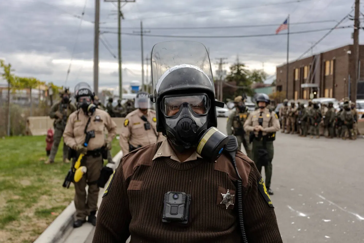 Illinois polisi, protestocuların ABD Göçmenlik ve Gümrük Muhafaza (ICE) tesisine ulaşmasını engelledi (Reuters)
