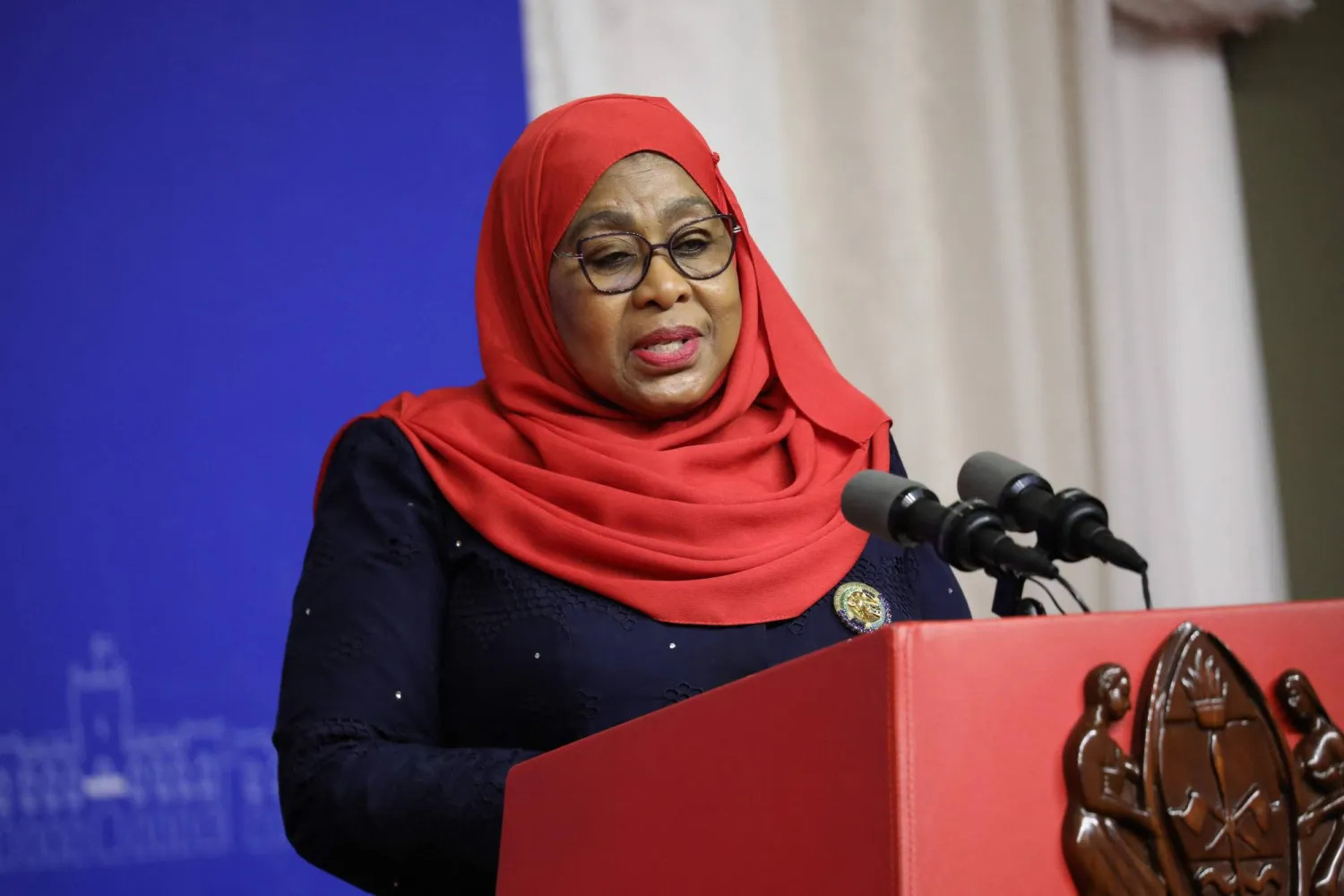 تنصيب سامية صولحو حسن رئيسة لتنزانيا (أ.ف.ب)