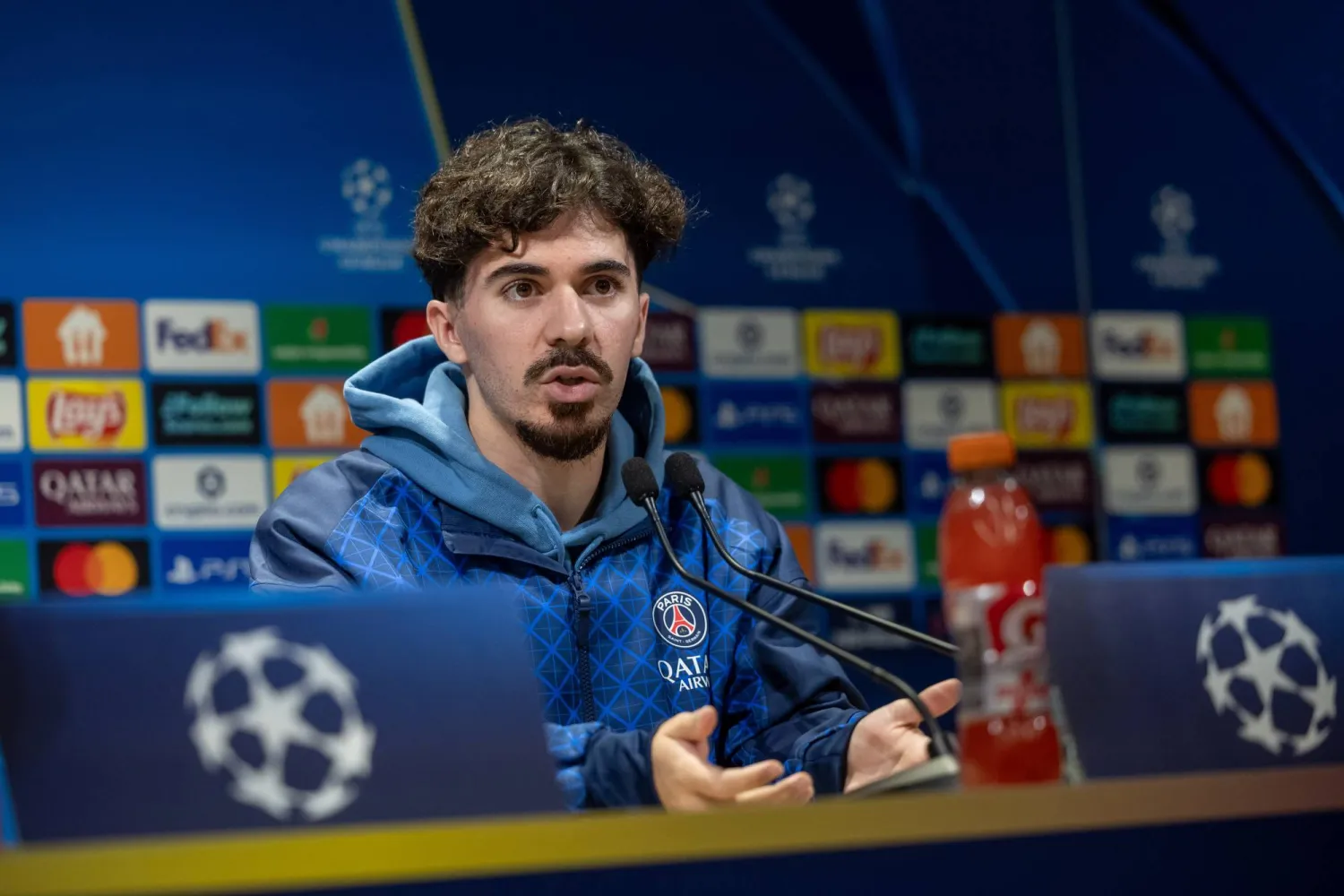 لاعب وسط باريس سان جيرمان البرتغالي فيتينيا (إ.ب.أ) 