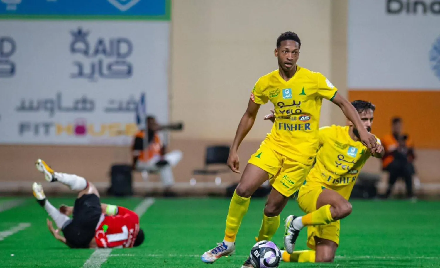 مراد هوساوي قدم نفسه بصورة لافتة وبات محط الأنظار (نادي الخليج) 