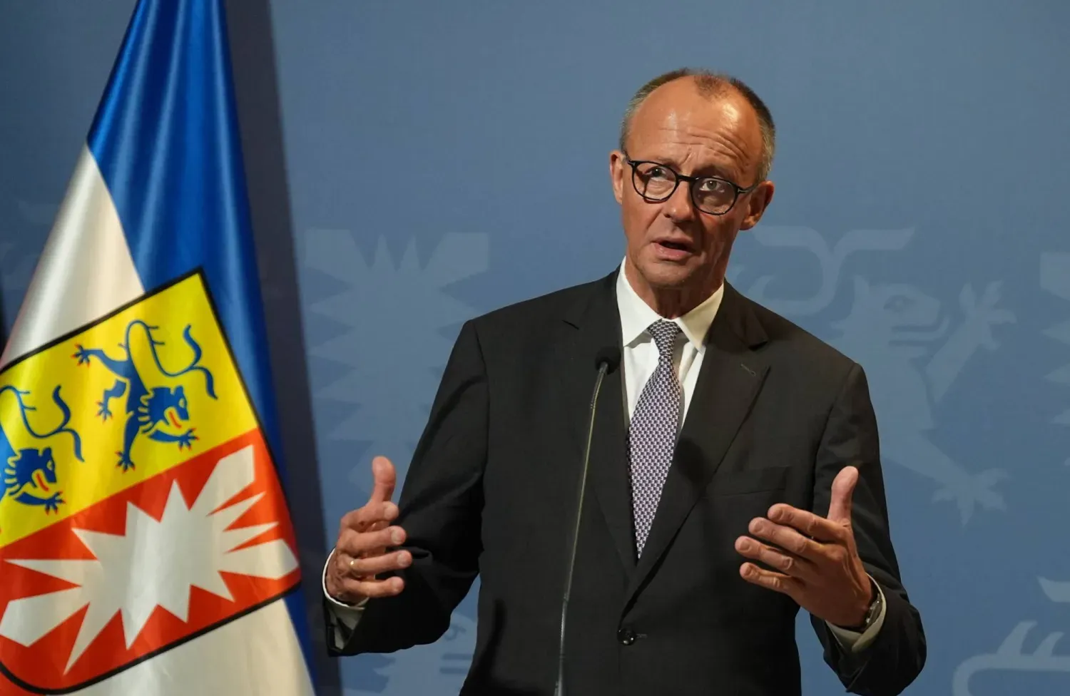  Almanya Başbakanı Friedrich Merz basın toplantısında konuşuyor (DPA)