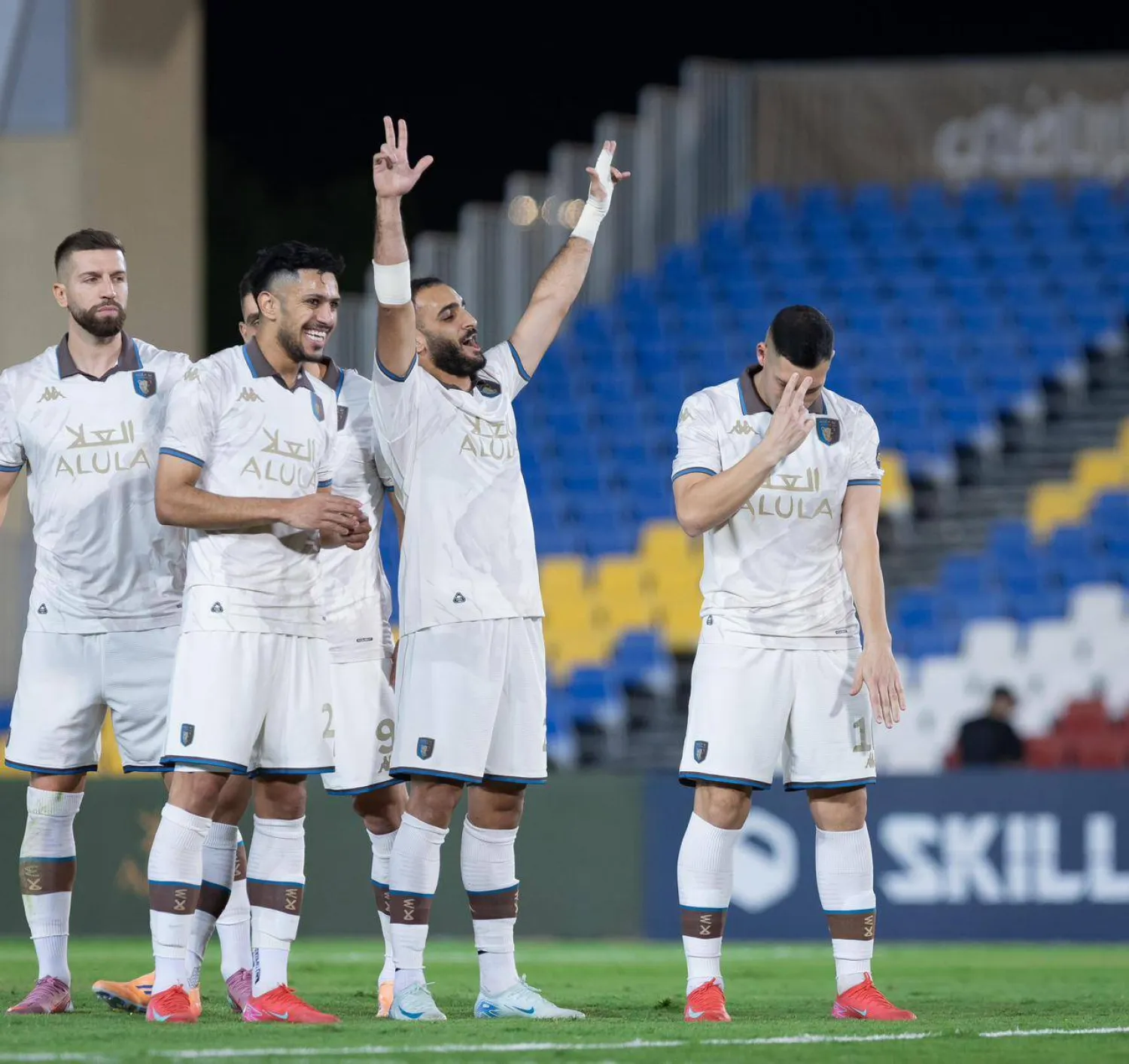 جوانكا يحتفل على الطريقة التي طلبه الطفل (نادي العلا)