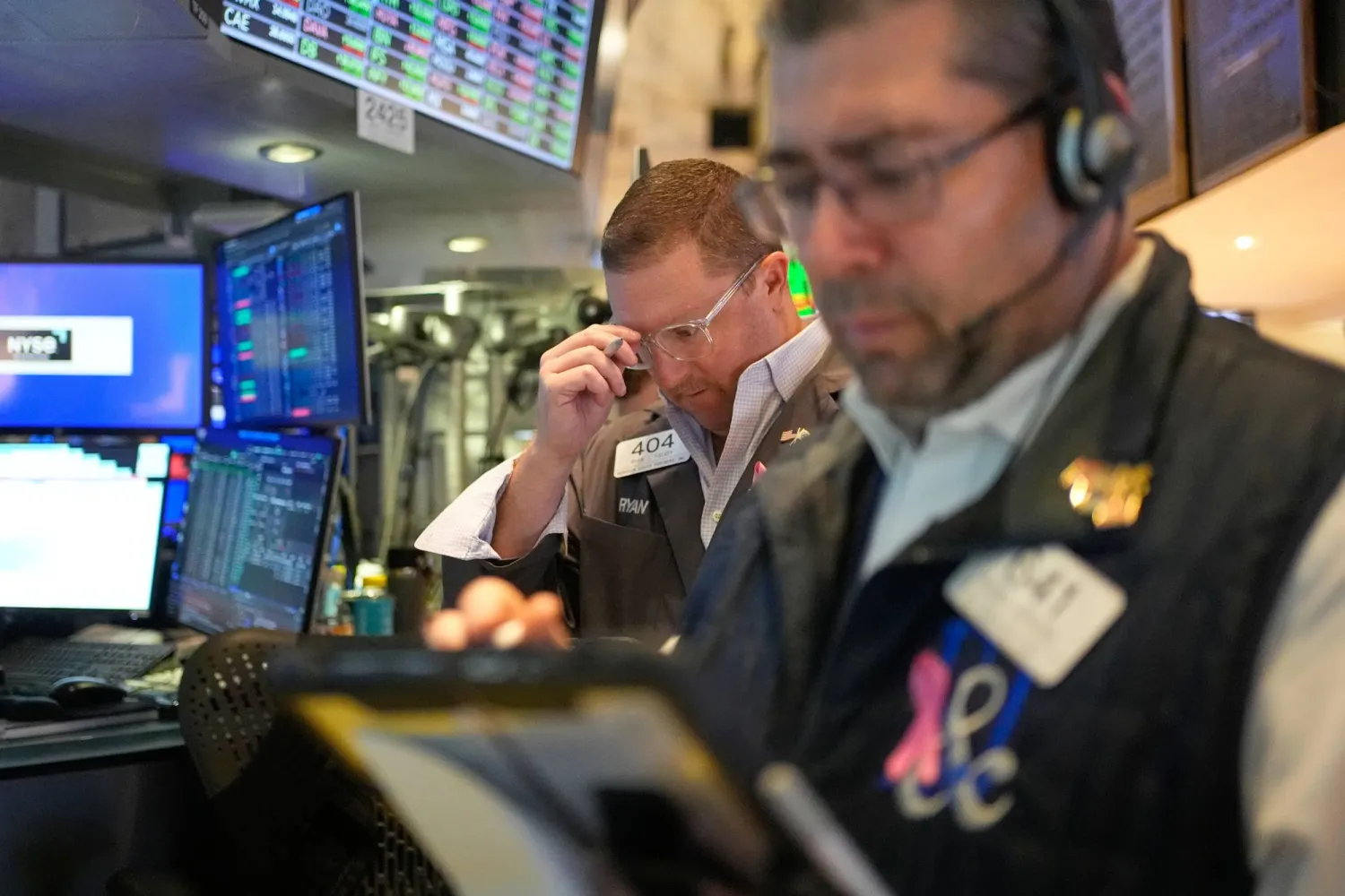 متداولون يعملون في بورصة نيويورك (أ.ب)