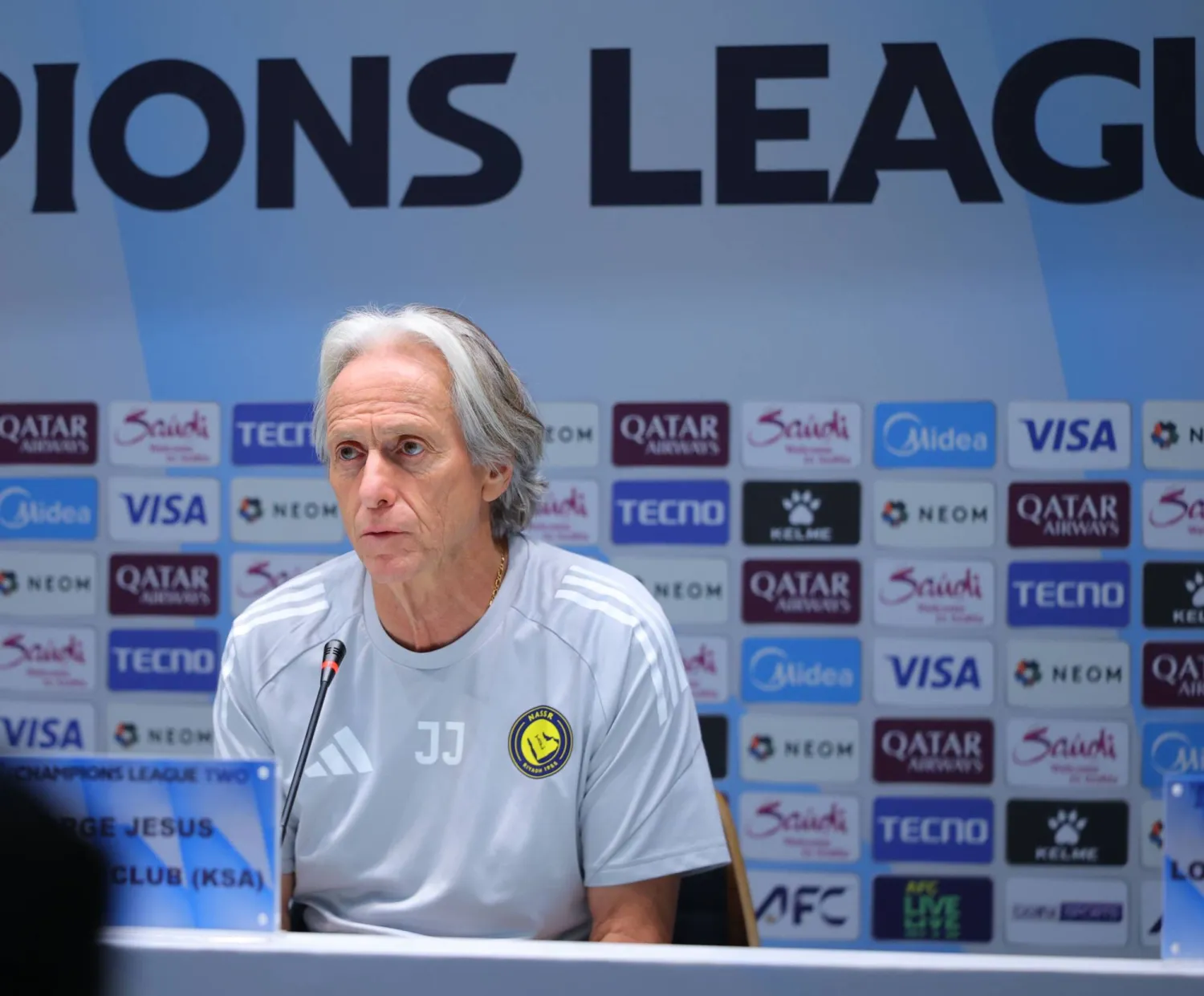 خورخي خيسوس خلال المؤتمر الصحافي (نادي النصر)