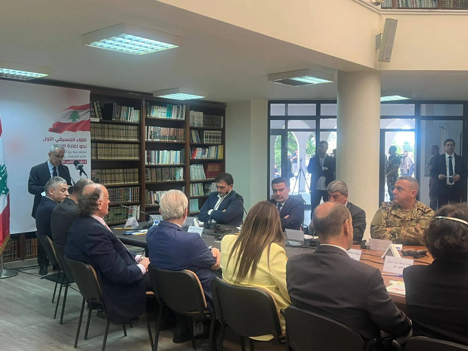 النائب محمد خواجة ملقياً كلمة رئيس البرلمان نبيه بري في اللقاء التنسيقي (رئاسة البرلمان)