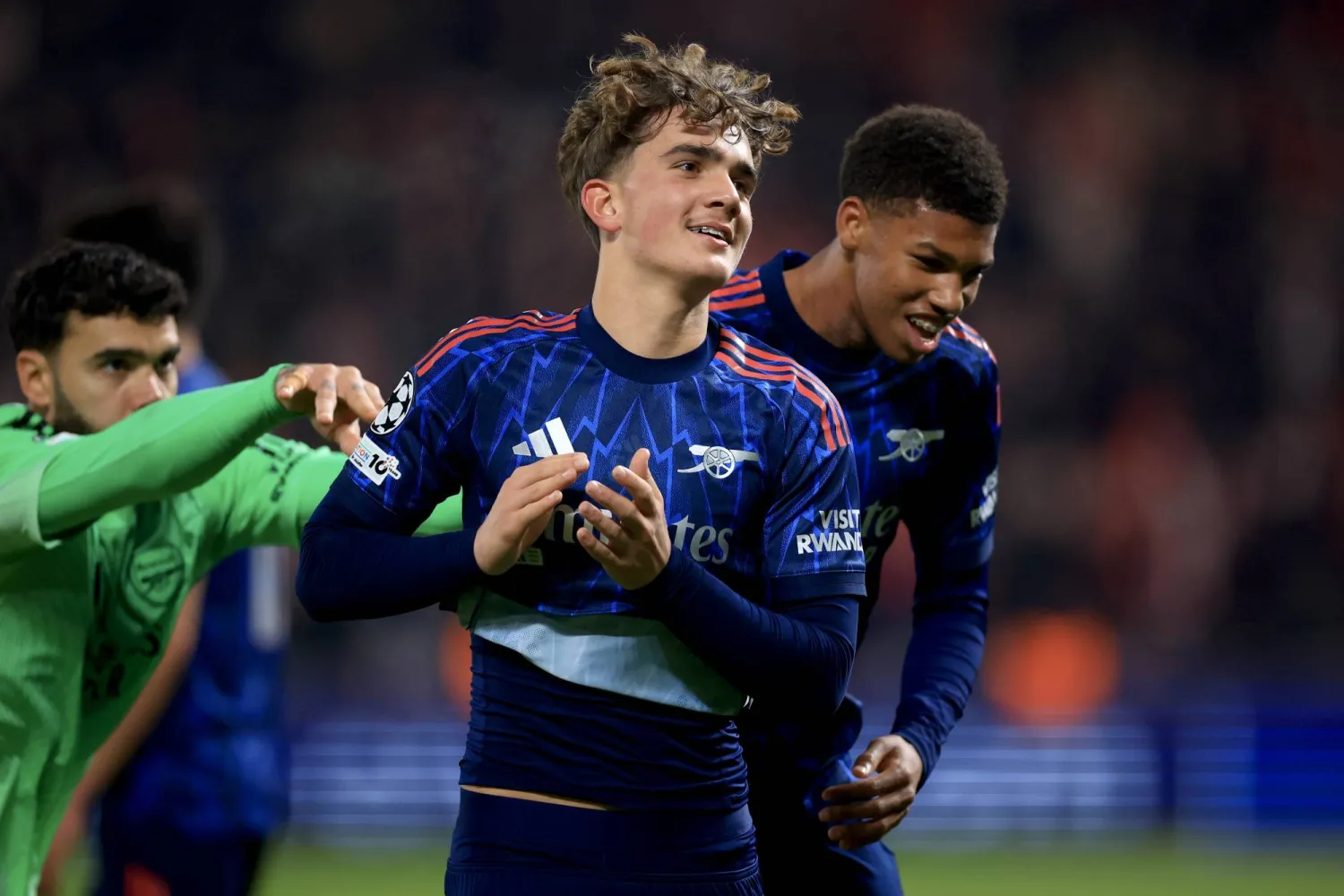 الفتى الإنجليزي ماكس داومان لاعب آرسنال (إ.ب.أ)