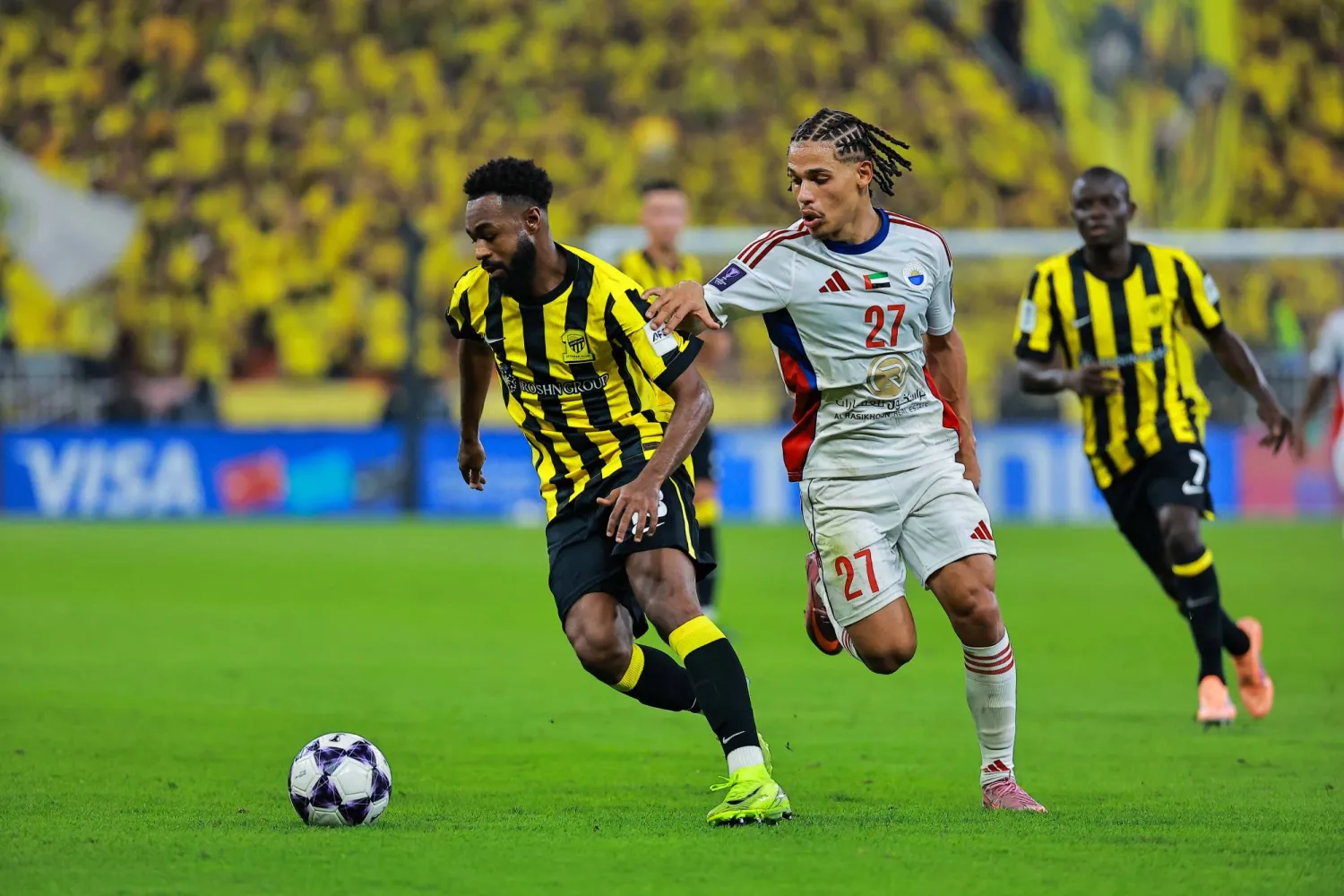 جانب من مواجهة الاتحاد والشارقة (تصوير: محمد المانع) 