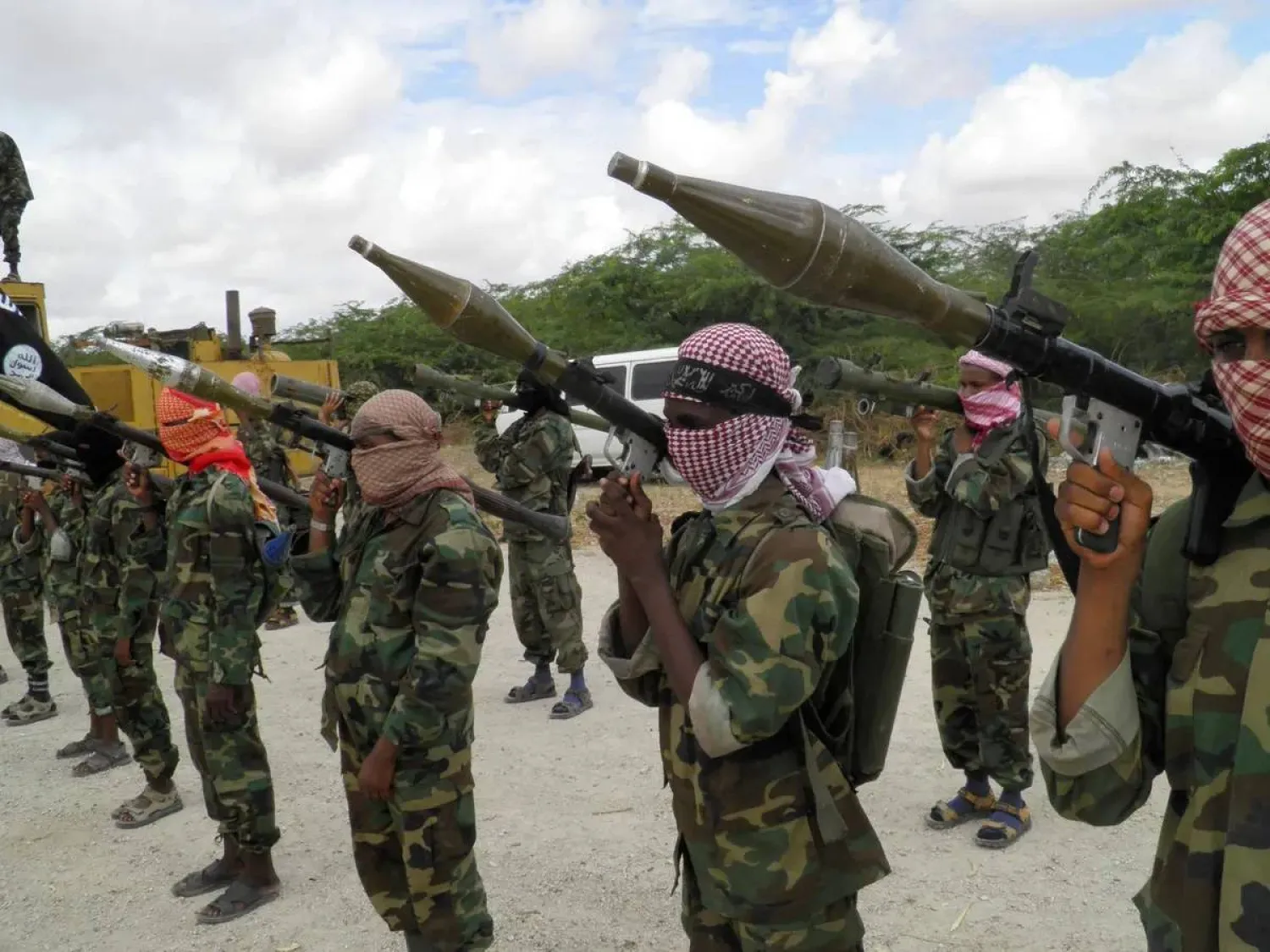 Al-Shabaab fighters display weapons as they conduct military exercises in northern Mogadishu, Somalia, October 21, 2010. (AP file photo)