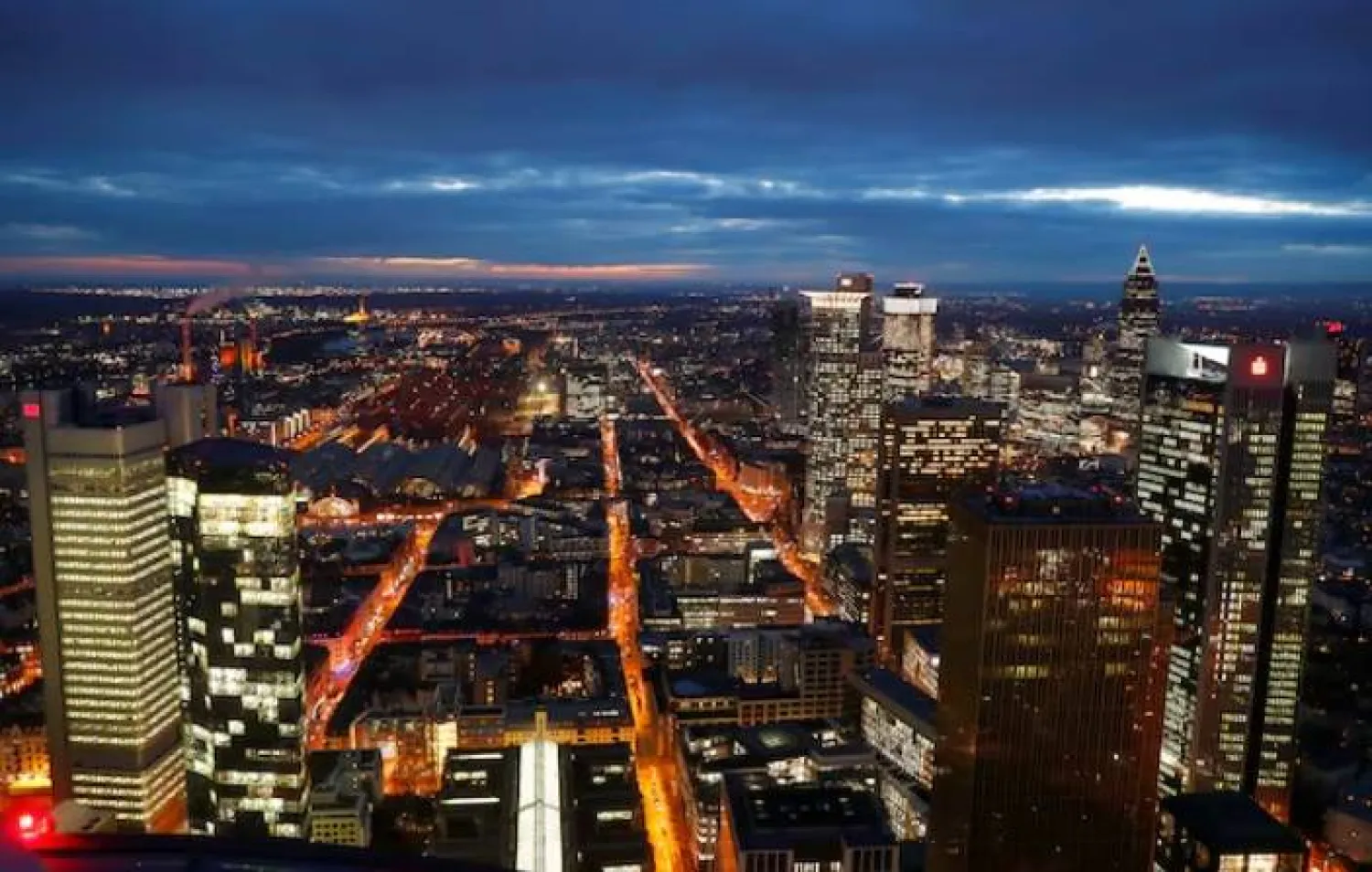 الحي المالي في فرانكفورت (رويترز)