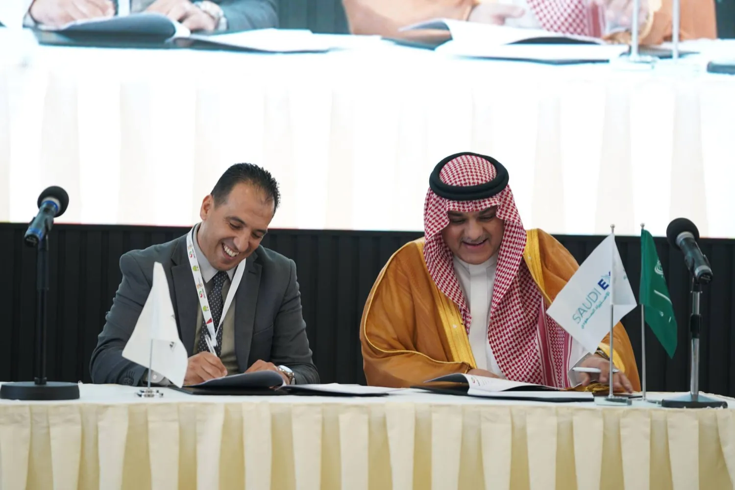 مراد ميزوري يوقع الاتفاقية مع نايف العجروش (اتحاد أمان)