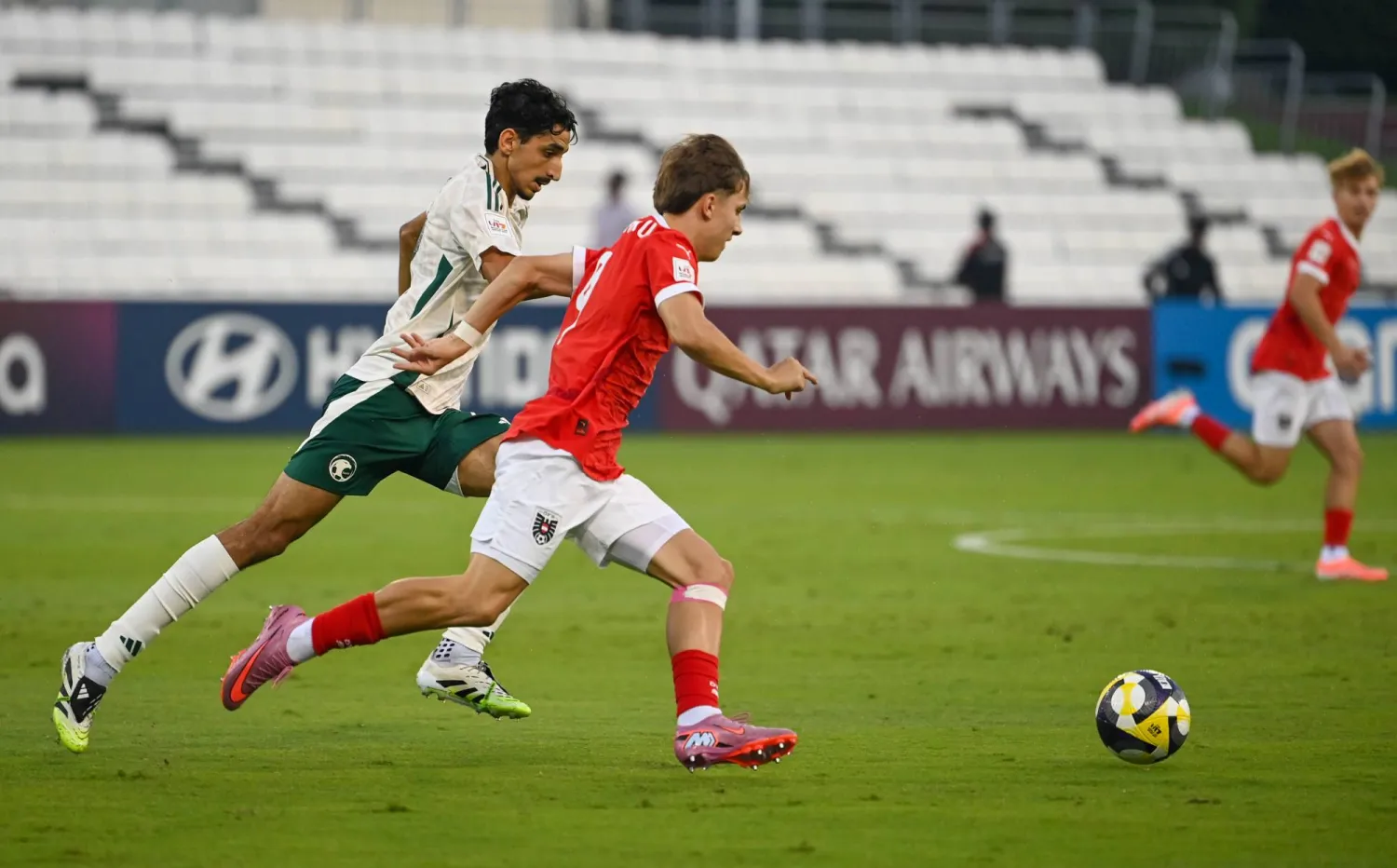 أقيمت المواجهة على ملعب رقم 5 في أسباير بالعاصمة القطرية الدوحة (تصوير: علي خمج)