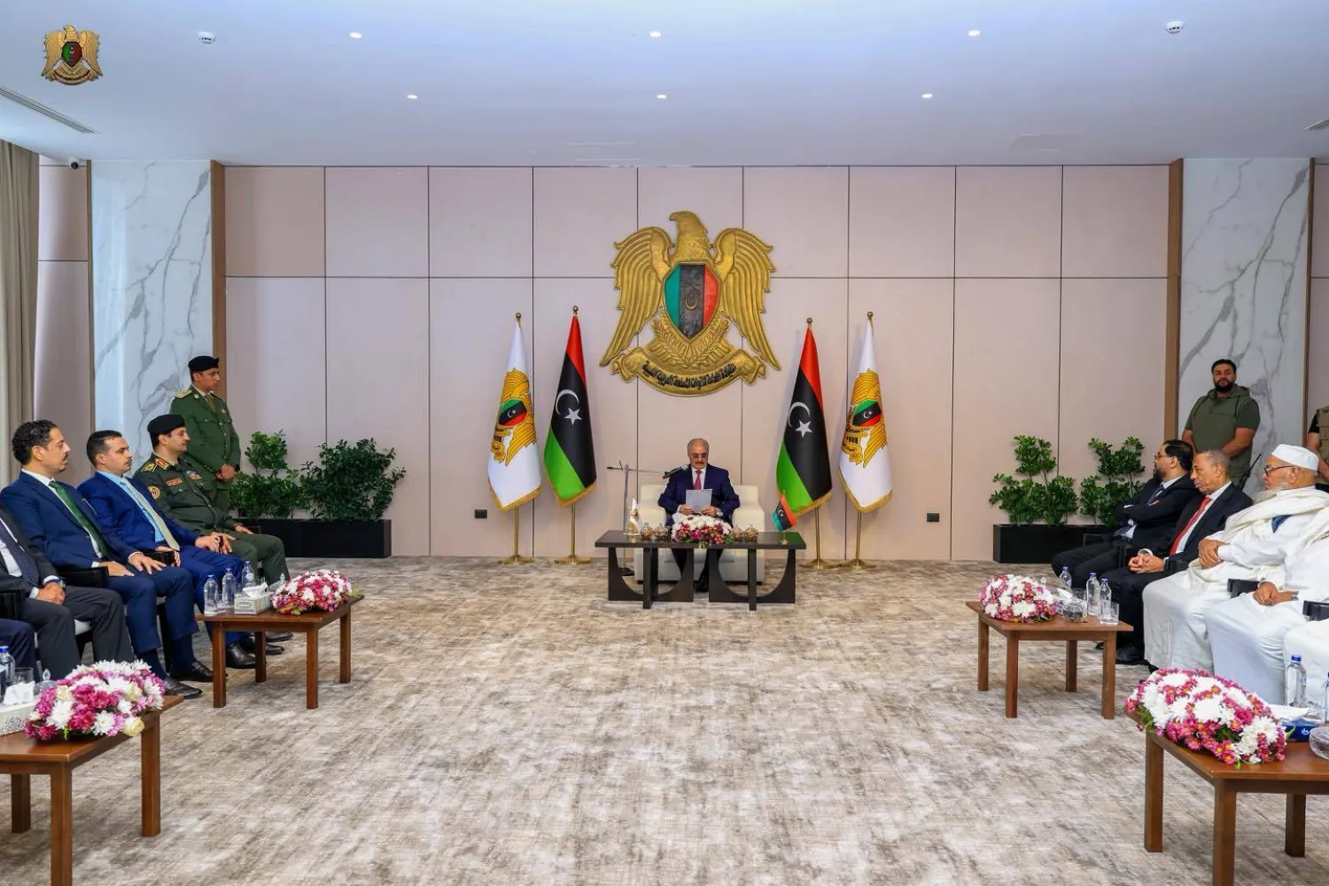 جانب من اجتماع المشير خليفة حفتر مع قبائل الزنتان (الجيش الوطني)