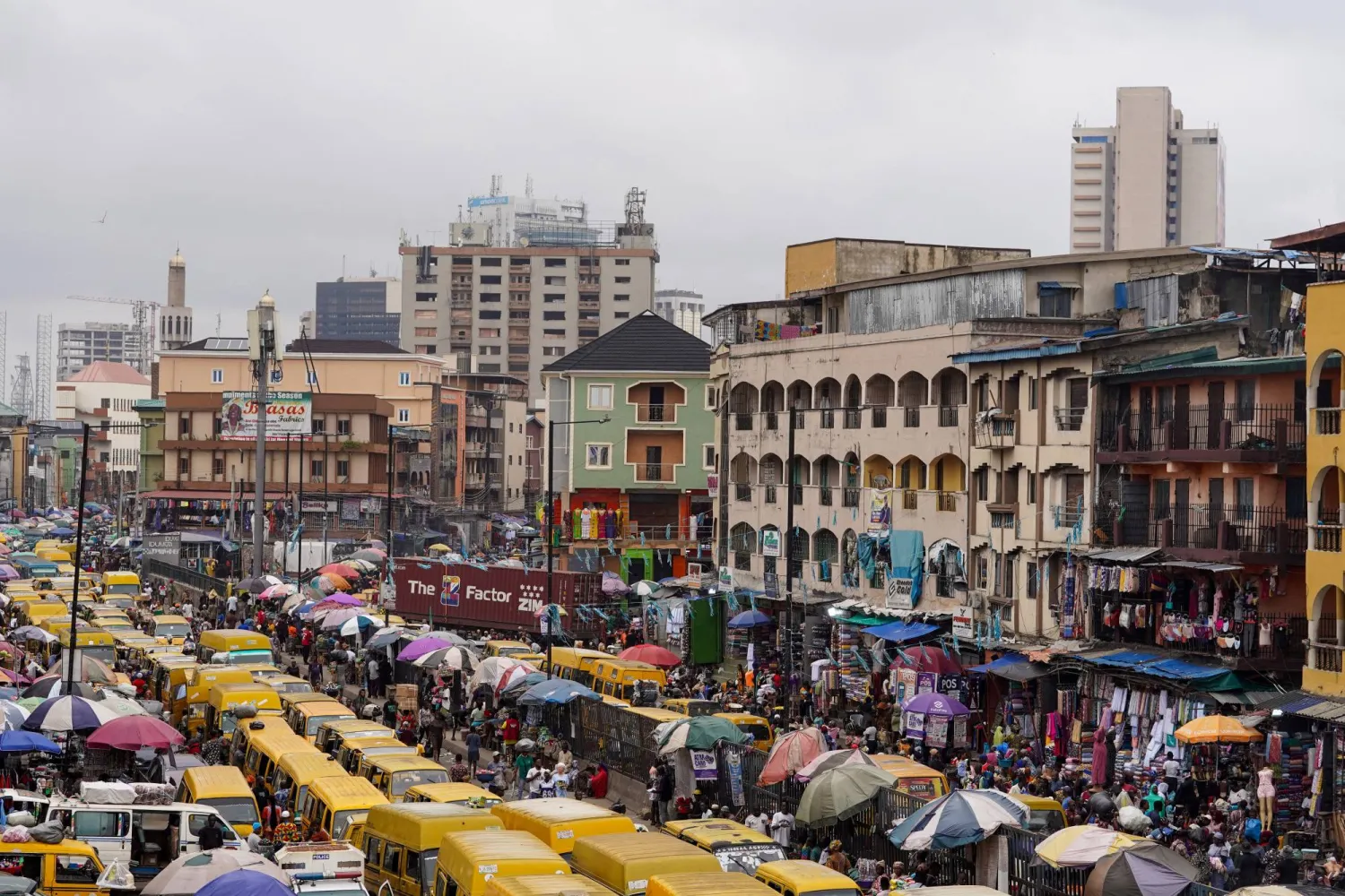 صورة عامة لمدينة لاغوس النيجيرية (أرشيفية - رويترز)