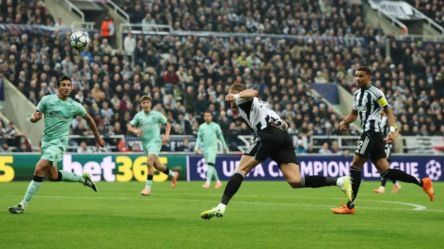 نيوكاسل وزتلتيك بلباو (رويترز).