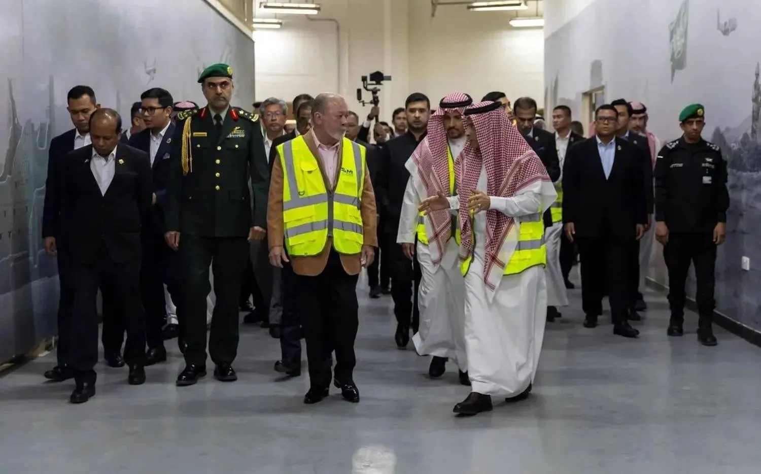 Malaysia’s King Sultan Ibrahim Sultan Iskander was briefed on the advanced capabilities of SAMI (SPA) 