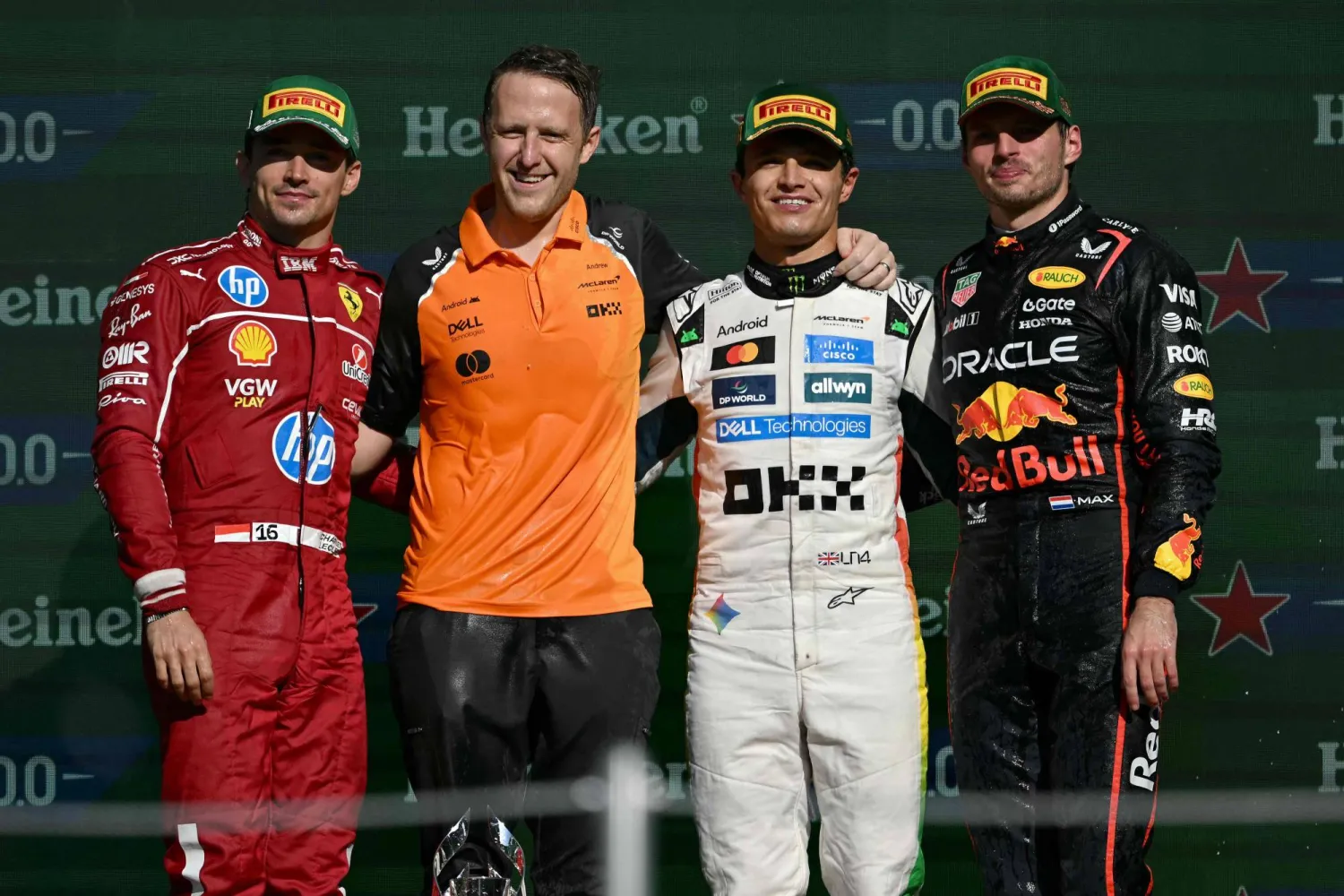 حقق فيرستابن العام الماضي "ريمونتادا" مذهلة و أنهى نوريس السباق في المركز السادس (أ.ف.ب)