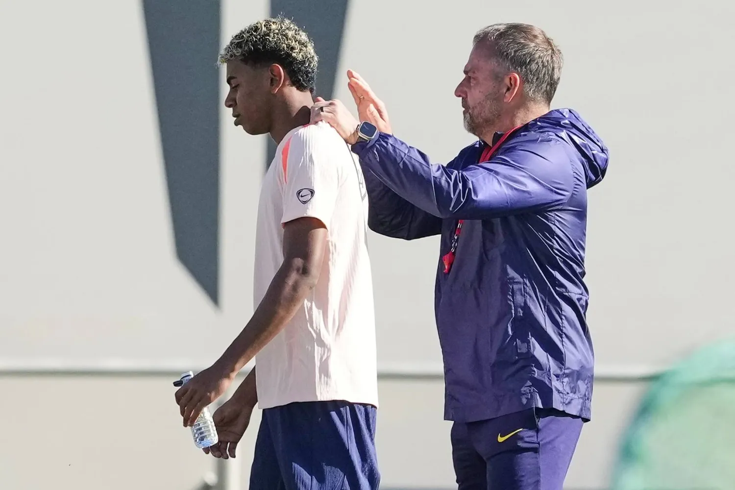 هانز فليك ولامين يامال (إ.ب.أ)