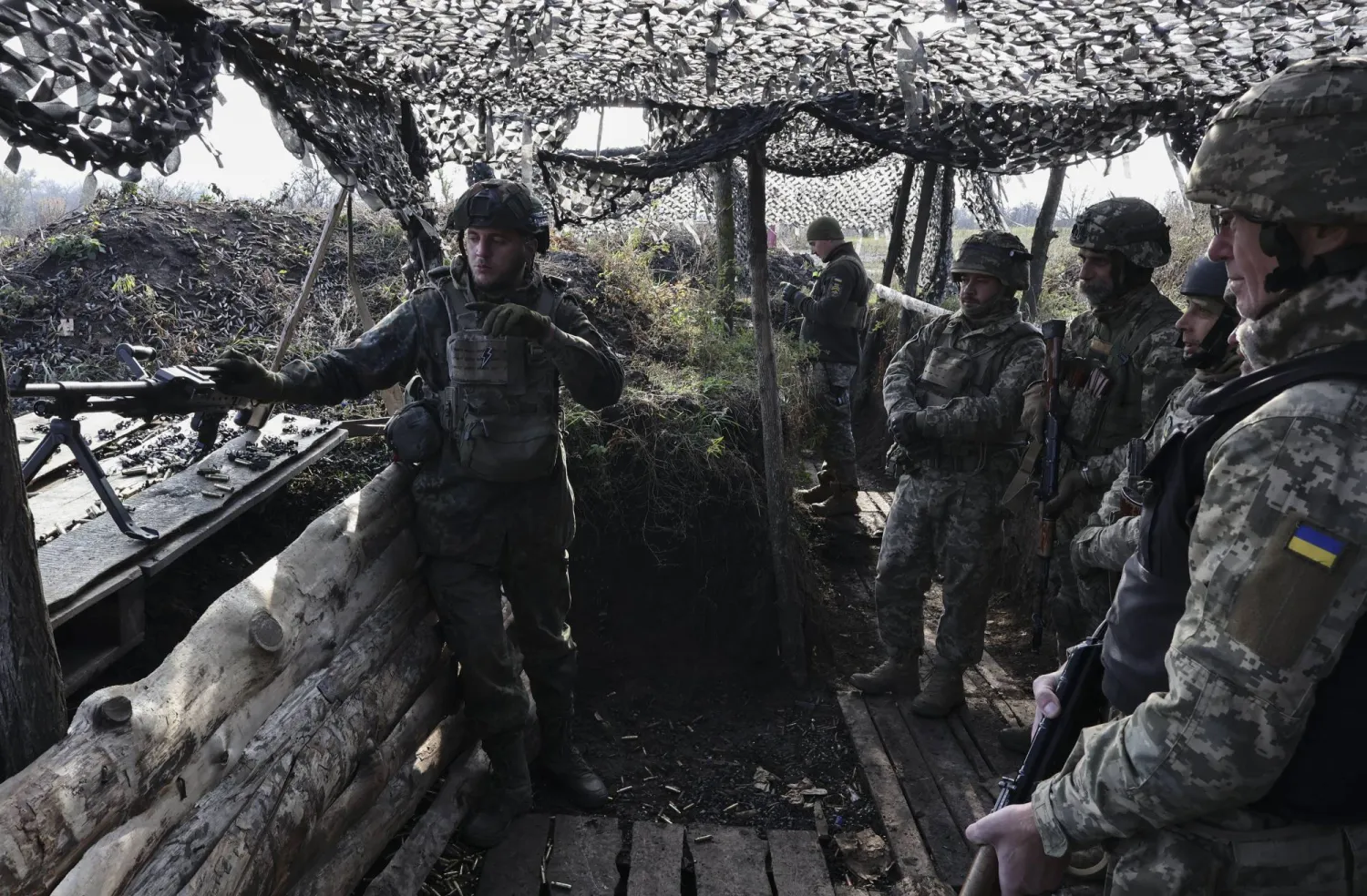 حكومة جنوب أفريقيا تحقق في كيفية انضمام 17 من مواطنيها إلى قوات المرتزقة المشاركة بالصراع بين روسيا وأوكرانيا (إ.ب.أ)