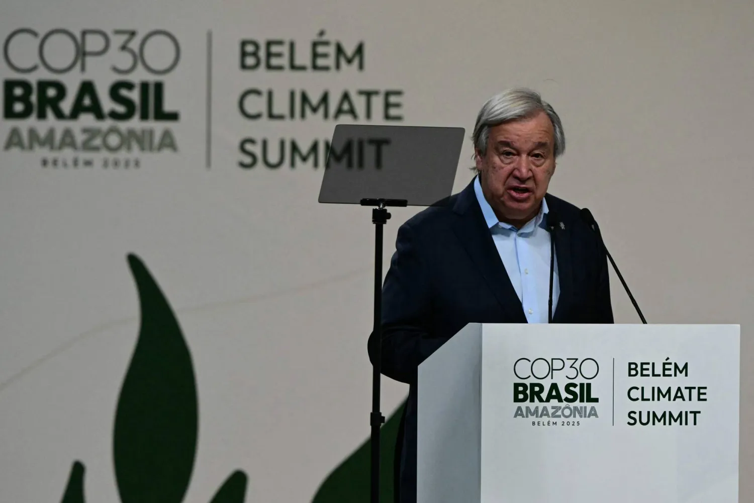 الأمين العام للأمم المتحدة أنطونيو غوتيريش يلقي كلمة خلال الجلسة العامة للقادة في إطار مؤتمر الأمم المتحدة لتغير المناخ «كوب 30» في بيليم بولاية بارا بالبرازيل 6 نوفمبر 2025 (أ.ف.ب)