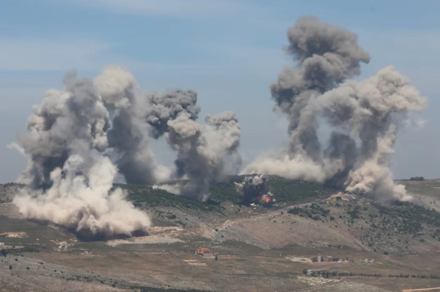 Smoke billows from the Nabatieh district, following Israeli strikes, according to two Lebanese security sources, as seen from Marjayoun, in southern Lebanon, May 8, 2025. REUTERS/Karamallah Daher 