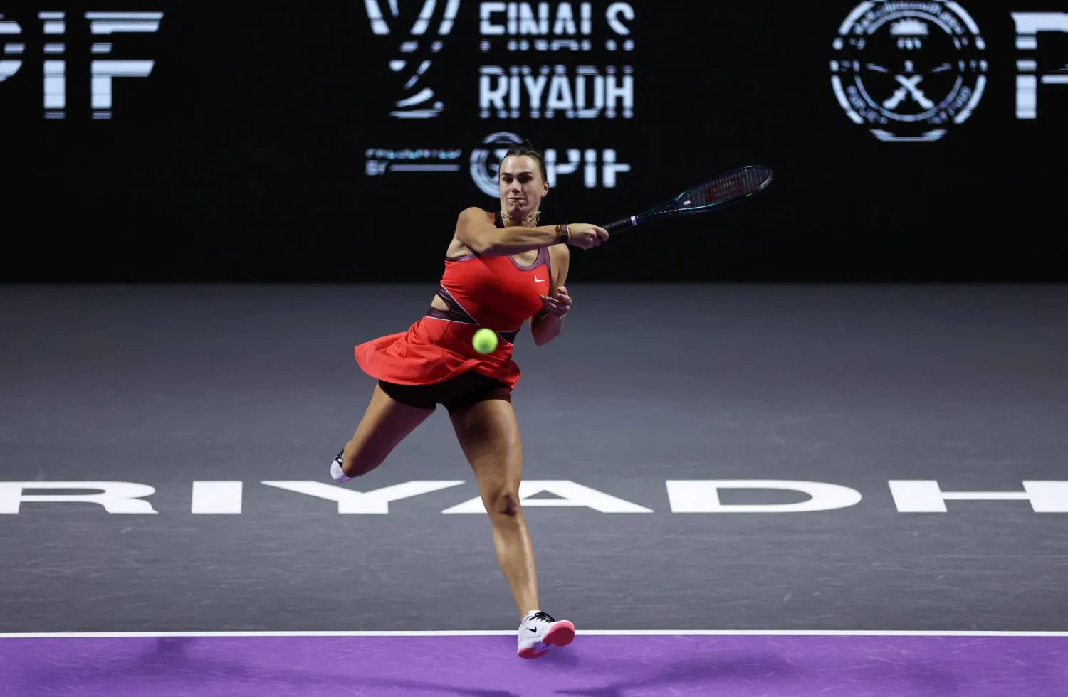 Tennis - WTA Finals - Riyadh - King Saud University Indoor Arena, Riyadh, Saudi Arabia - November 6, 2025 Belarus' Aryna Sabalenka in action during her group stage match against Coco Gauff of the US. REUTERS/Hamad I Mohammed
