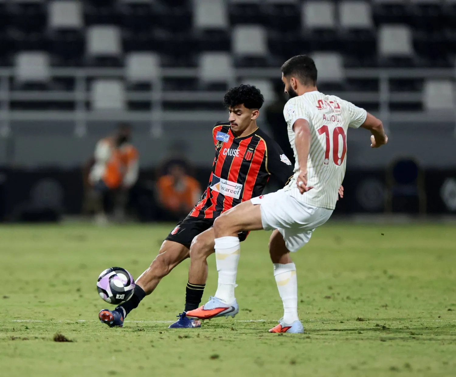 جانب من مواجهة الرياض وضمك (تصوير: مشعل القدير) 