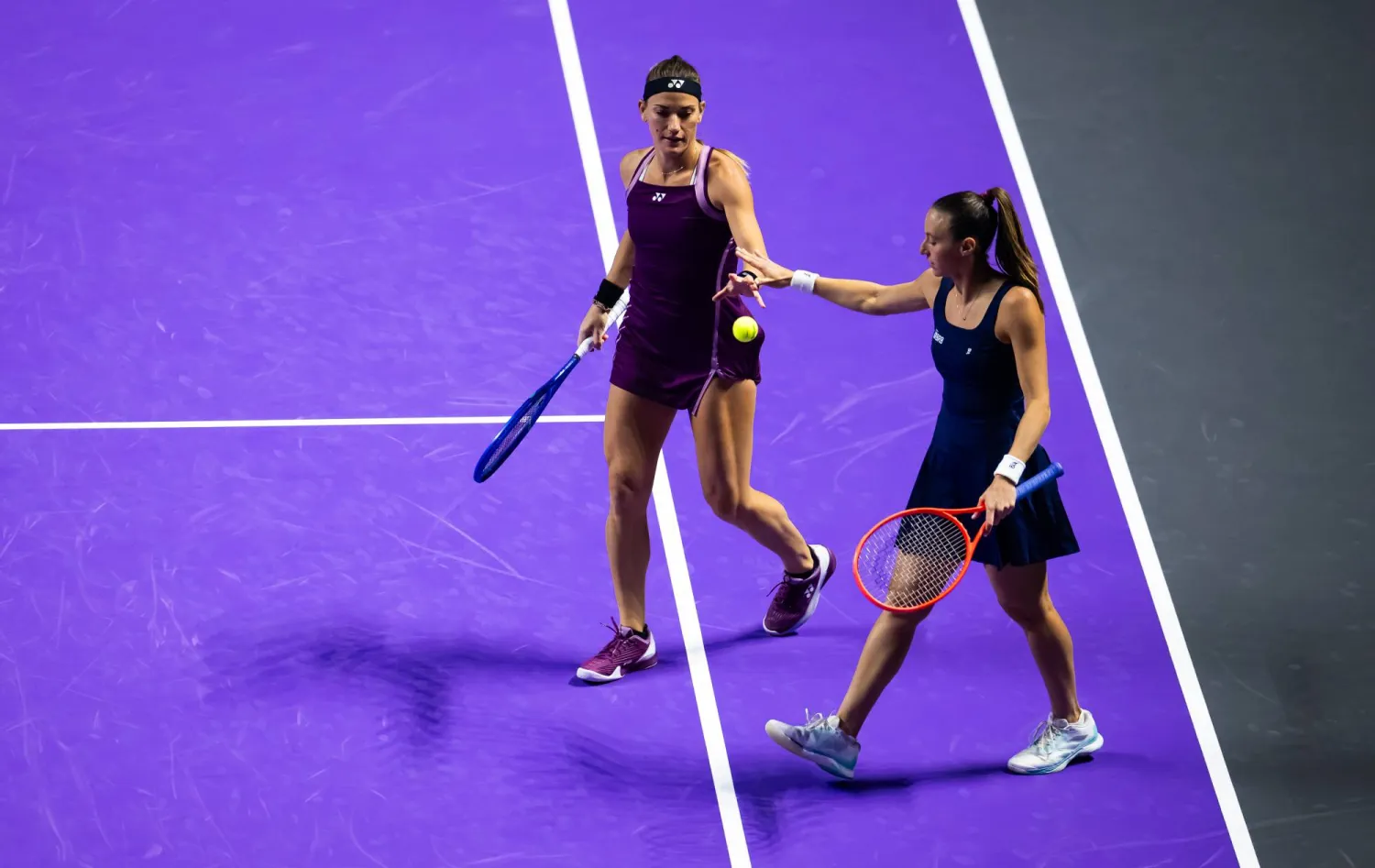 البرازيلية لويسا ستيفاني والمجرية تيميا بابوش (اتحاد التنس للمحترفات).