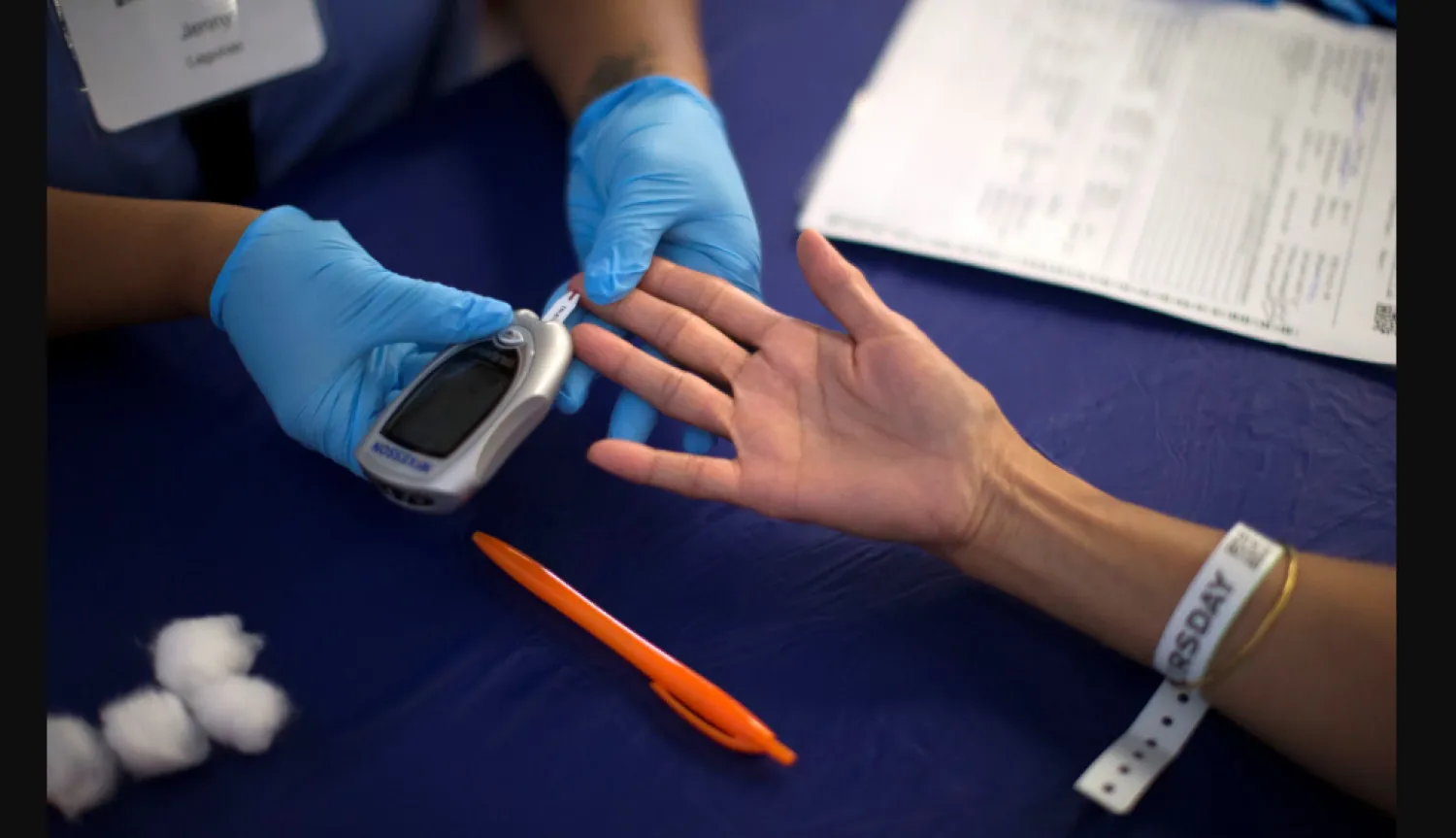 مع وجود حالات صحية مثل داء السكري من الضروري ممارسة الرياضة بانتظام (رويترز)