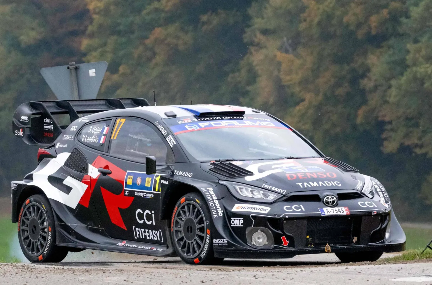 سيباستيان أوجيه سائق تويوتا يتفوق في اليابان (أ.ف.ب)