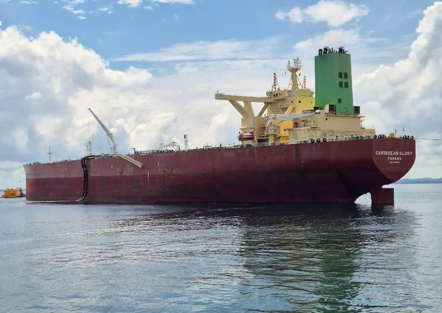 Panamanian-flagged Caribbean Glory vessel with a capacity of 2 million barrels of oil, loads crude oil at a TLU (Tanker Loading Unit) in the Gulf of Morrosquillo, operated by Cenit, owned by Ecopetrol, in Covenas, Colombia October 1, 2025. REUTERS/Nelson Bocanegra 