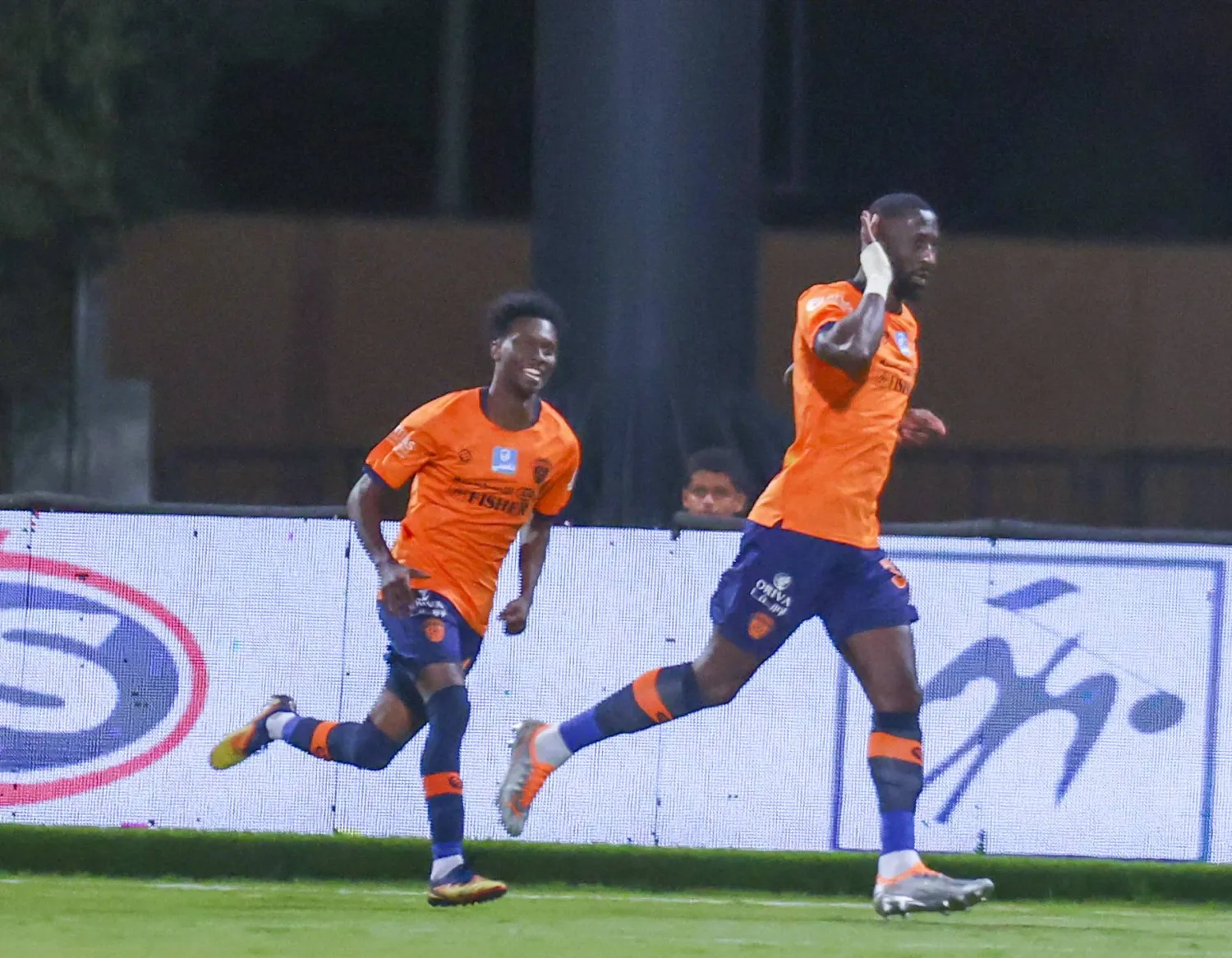 احتفالية الفيحاء بانتصاره على الأخدود (تصوير: سعد الدوسري)