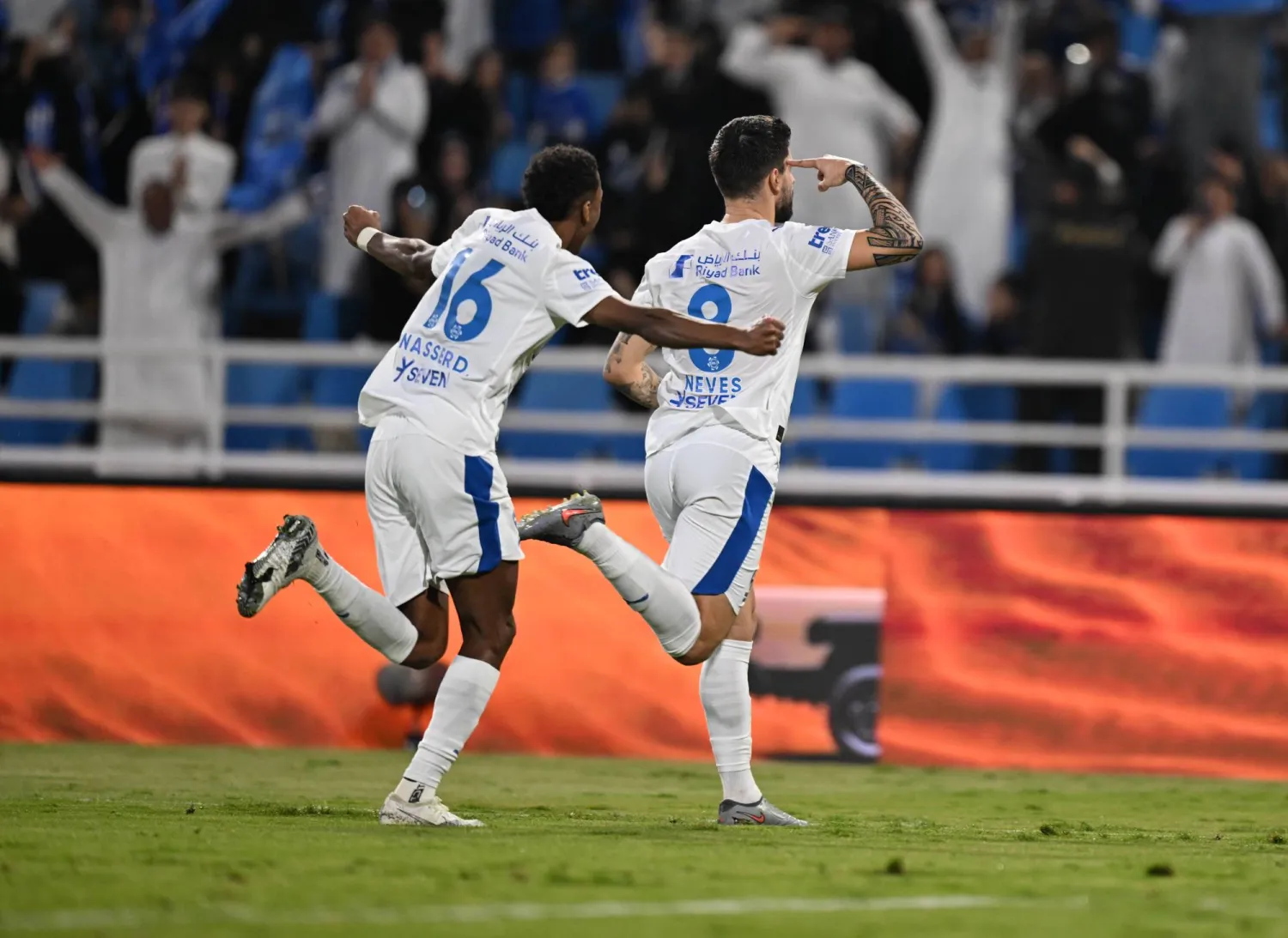 نيفيز واحتفالية الهدف الثالث للهلال (تصوير: بشير صالح) 