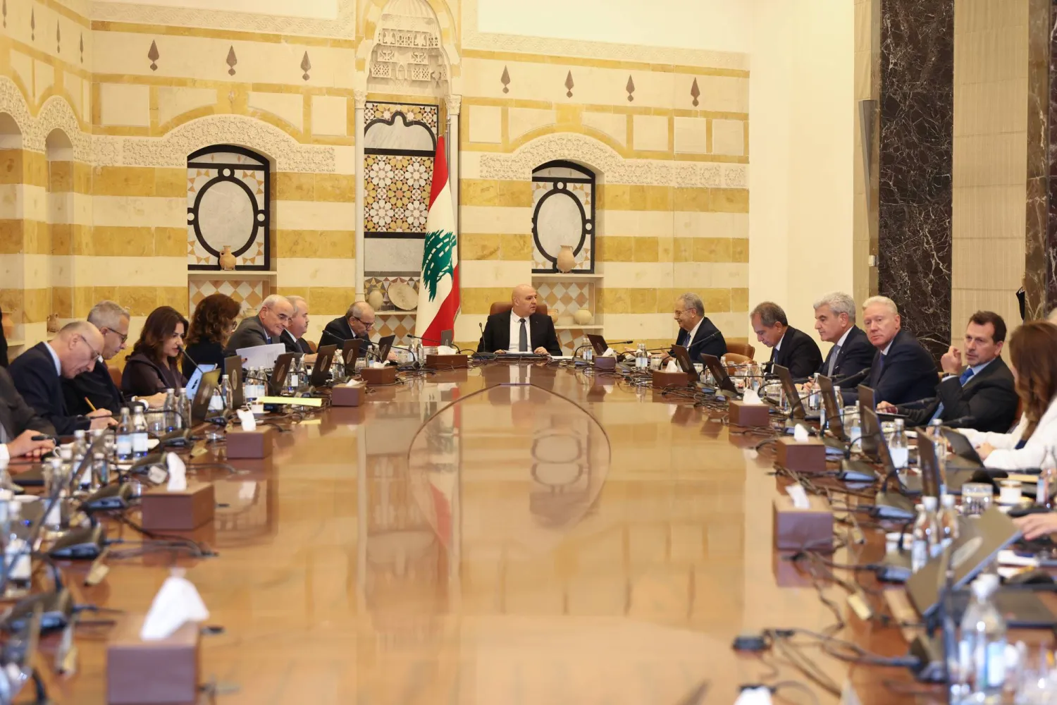 الرئيس جوزيف عون مترئساً جلسة الحكومة التي اتخذ خلالها قرار تعليق العمل بالمادة 112 وأحيل مشروع القانون إلى البرلمان (رئاسة الجمهورية)