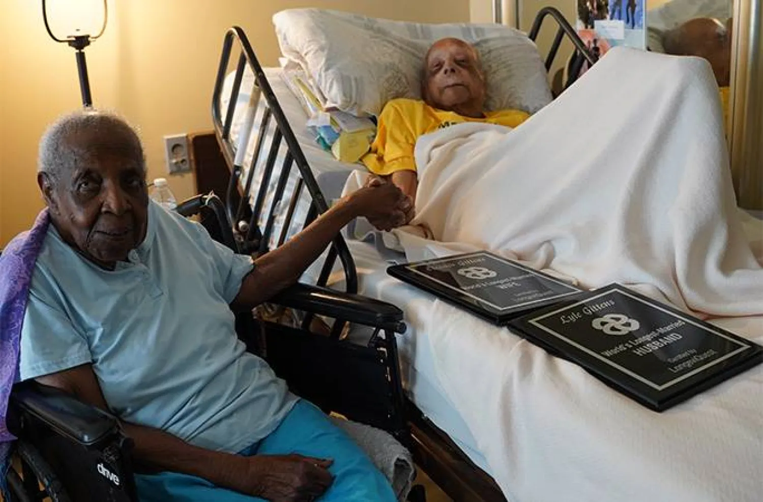 إليانور ولايل جيتنز أطول زوجين زواجاً في العالم في ميامي نوفمبر 2025 (الموقع الرسمي لمنظمة غينيس)