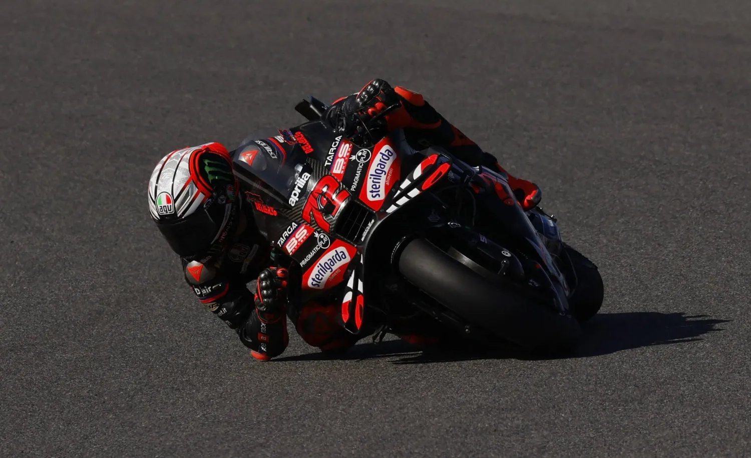 ماركو بتسيكي متسابق أبريليا (رويترز)