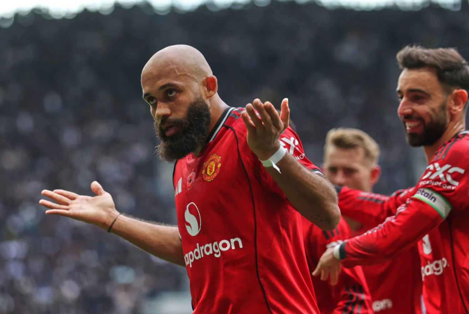 Manchester United's Bryan Mbeumo, centre, celebrates after scoring his side's opening goal during the English Premier League soccer match between Tottenham Hotspur and Manchester United in London, England, Saturday, Nov. 8, 2025. (AP Photo/lan Walton)