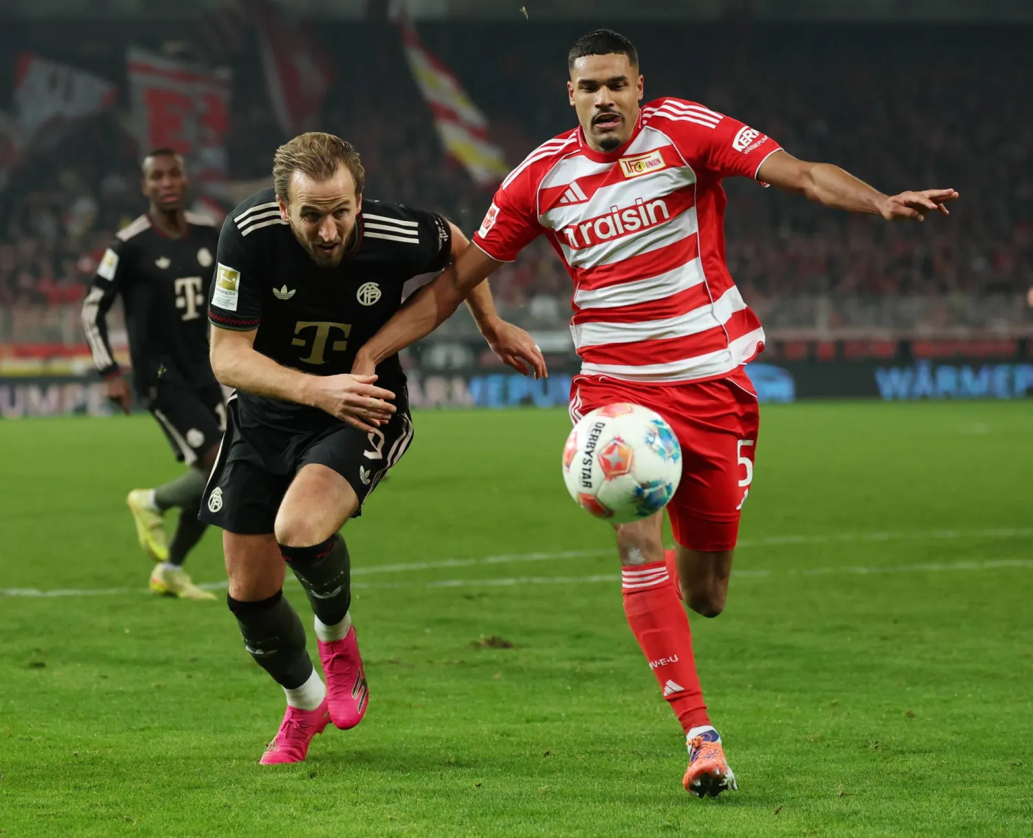 بايرن ميونيخ انتزع نقطة من يونيون برلين (إ.ب.أ)