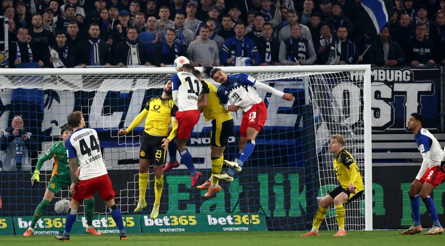 دورتموند اكتفى بالتعادل على أرض هامبورغ (أ.ف.ب)