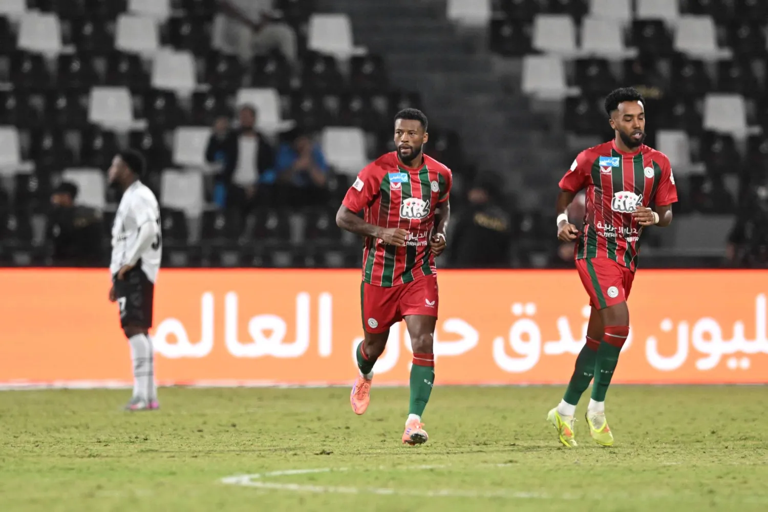 الهولندي جورجينيو فينالدوم قائد فريق الاتفاق (تصوير: عبد الرحمن السالم)