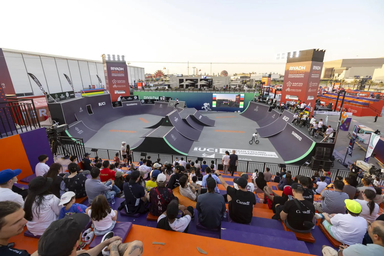 البطولة شهدت مشاركة أكثر من (230) دراجاً ودراجة يمثلون أكثر من (40) دولة من مختلف قارات العالم (الشرق الأوسط) 