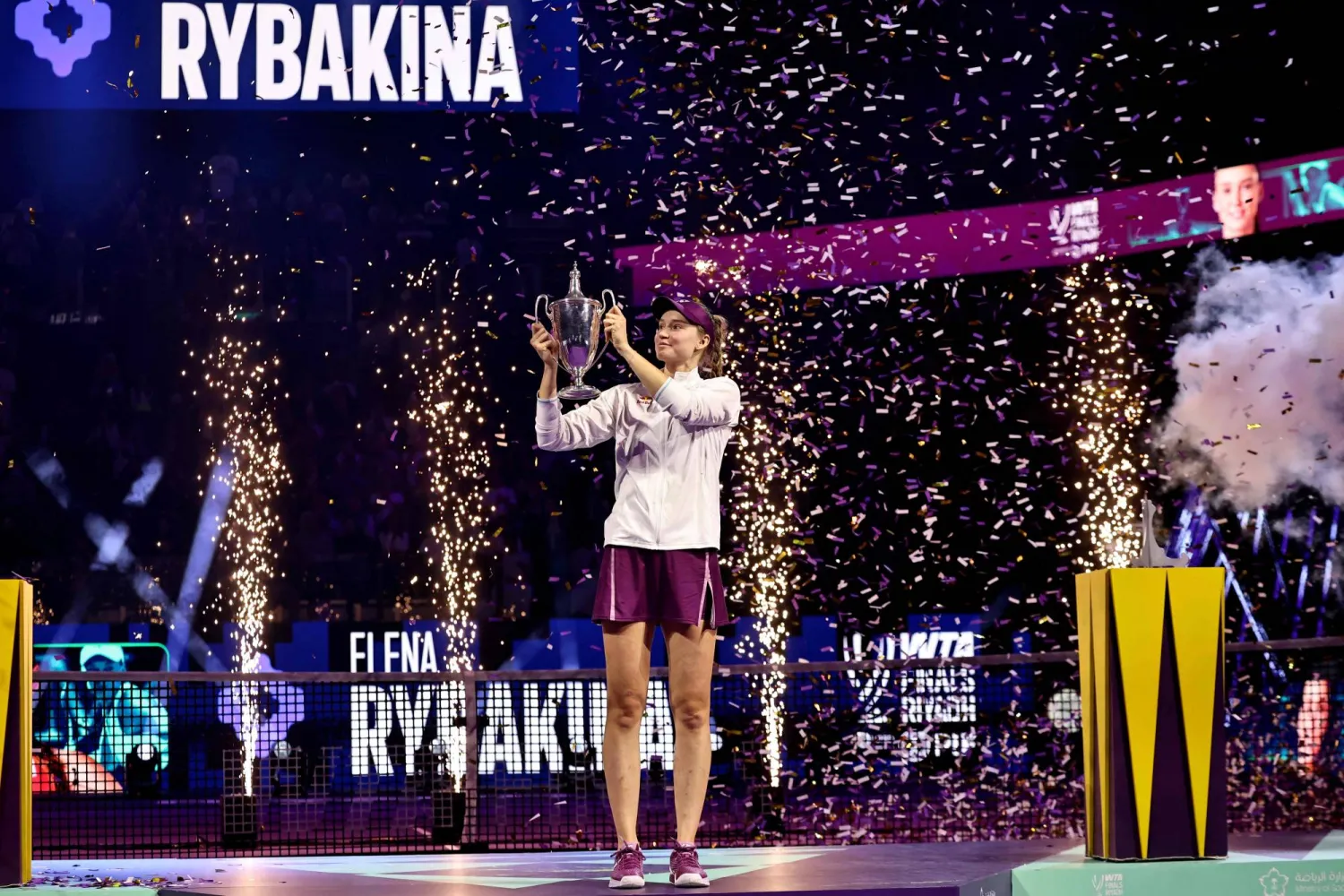 ريباكينا المذهلة تهزم سابالينكا... وتتوج بلقب «جولة نهائيات التنس الختامية بالرياض»