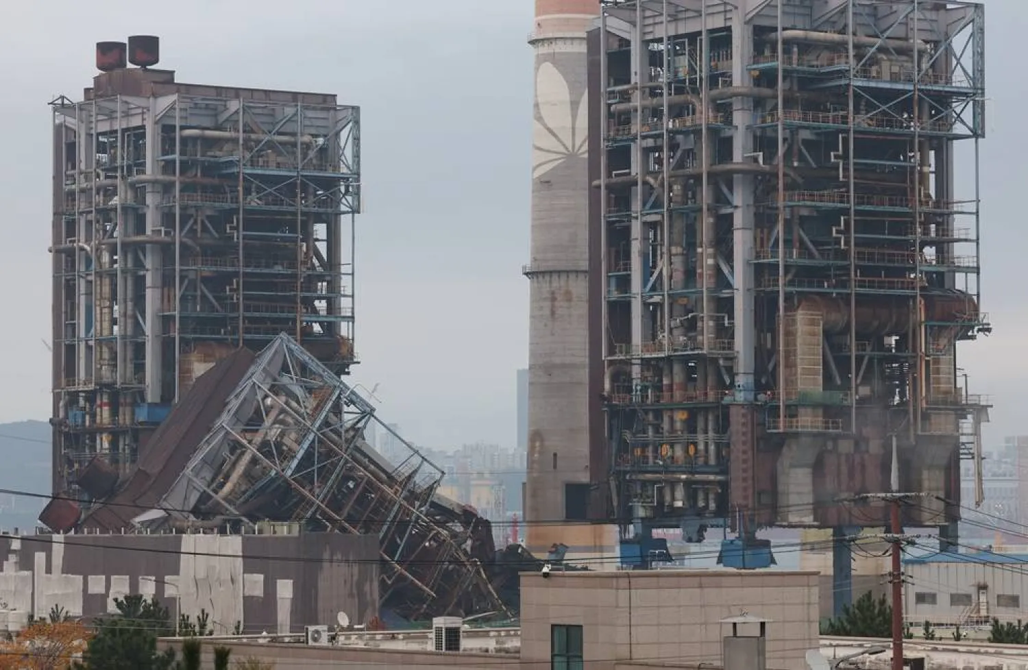 Search and rescue efforts under way to locate missing workers from the collapsed boiler tower at a thermal power plant in Ulsan, South Korea, 09 November 2025. (EPA/Yonhap) 