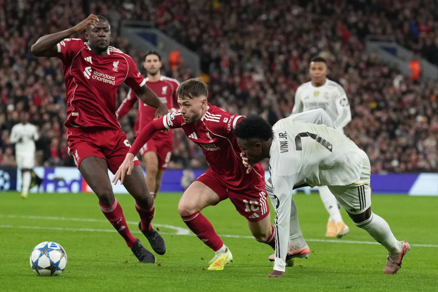 هزيمة الريال أمام ليفربول كشفت الفجوة الكبيرة بينه وبين القمة الأوروبية (أ.ب)