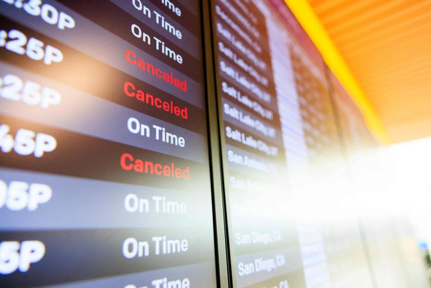 DENVER, COLORADO - NOVEMBER 8: A display board shows canceled flights at Denver International Airport on November 6, 2025 in Denver, Colorado. Michael Ciaglo/Getty Images/AFP 