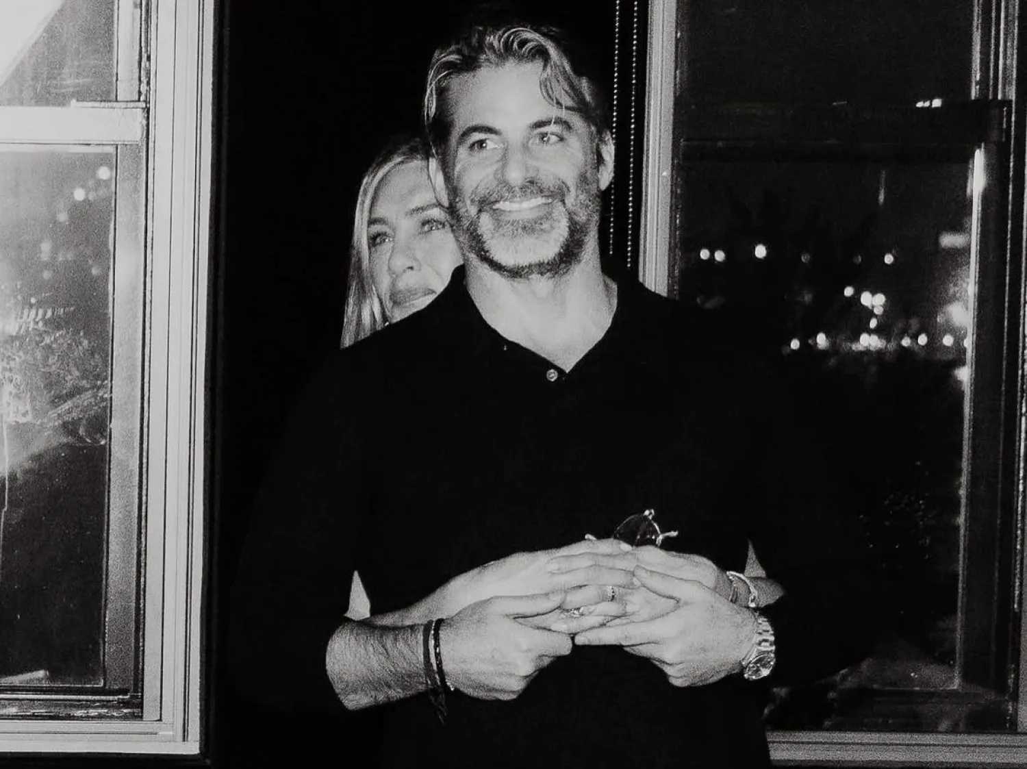 الممثلة جنيفر أنيستون وحبيبها الجديد جيم كورتيس (إنستغرام)
